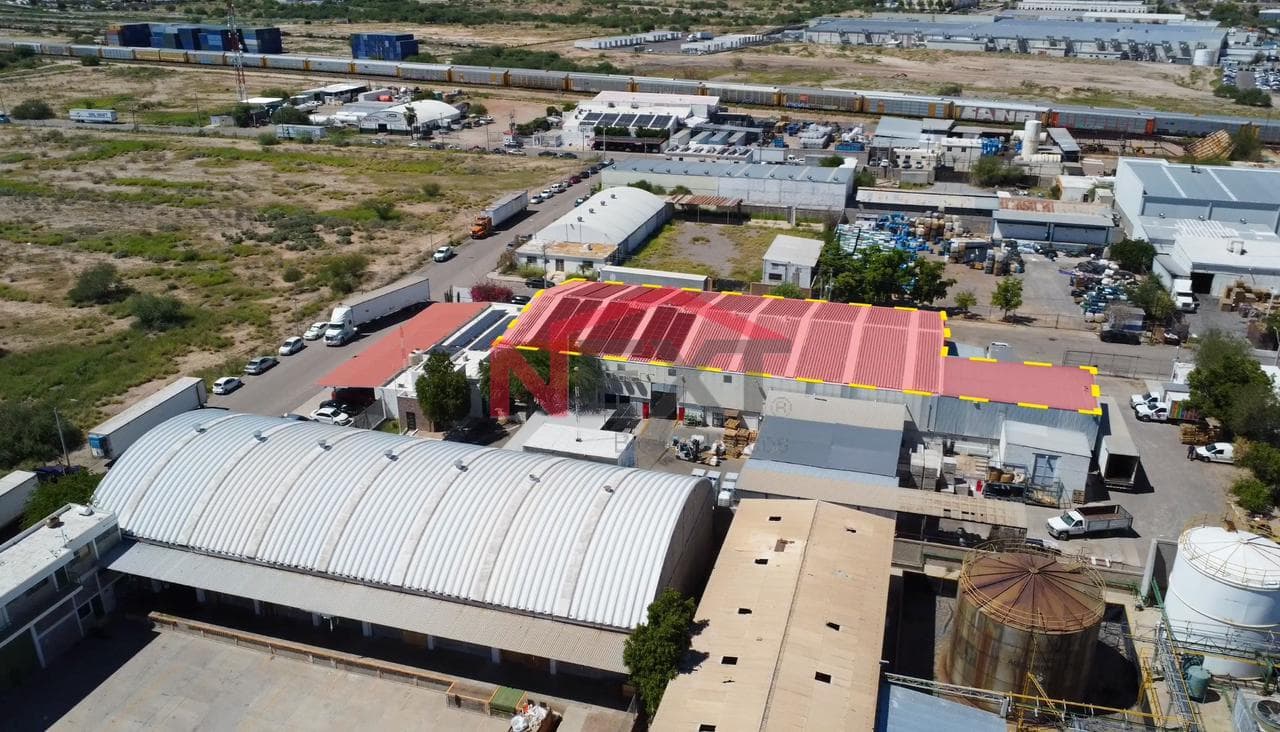 WAREHOUSE FOR SALE IN AN INDUSTRIAL PARK