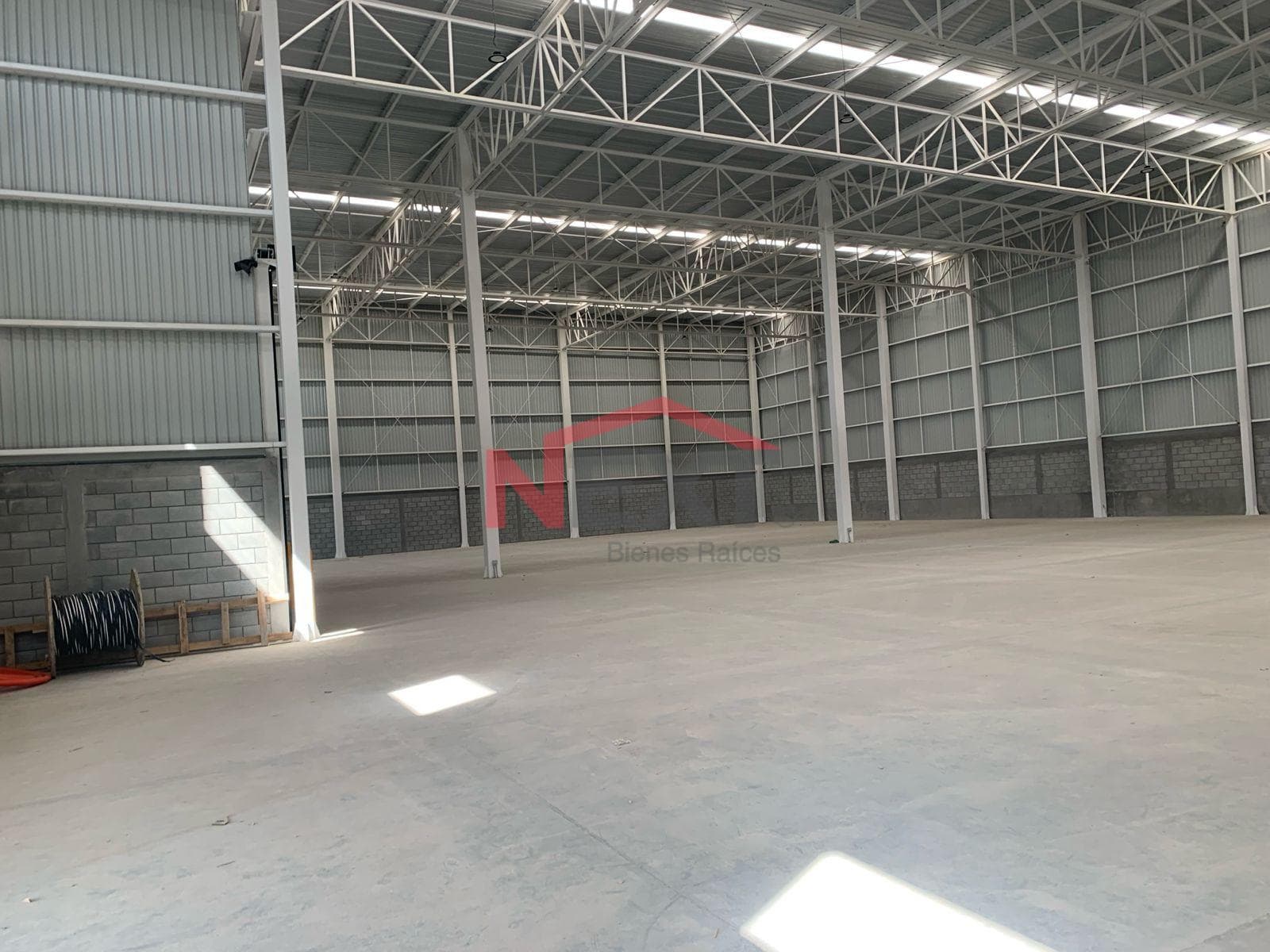 Industrial Warehouse for Rent in Arteaga | 1,900 m² | 5 Loading Docks | High Logistics Volume | Antares Park