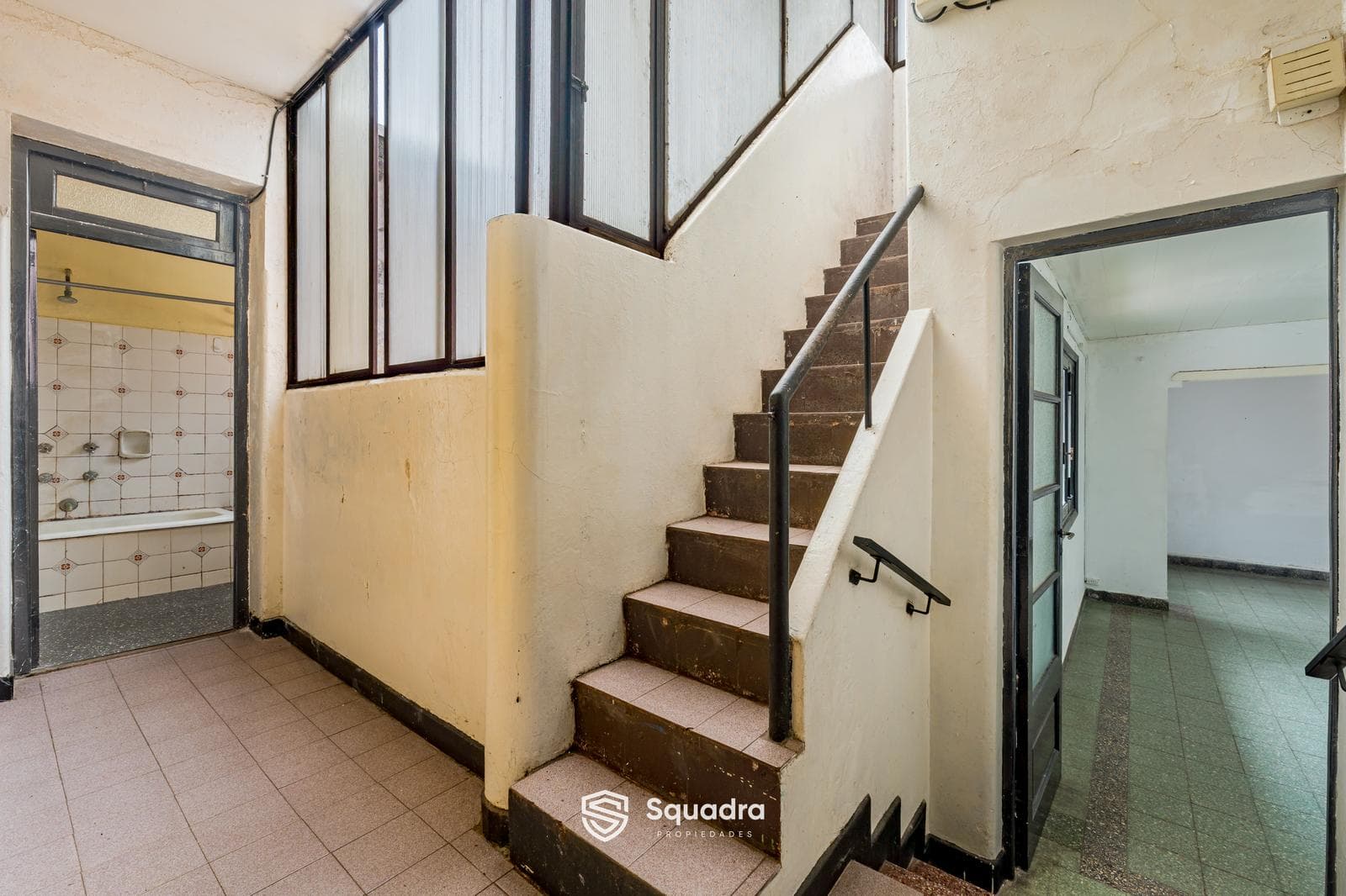 FOR SALE - 2-bedroom apartment on the top floor with a private terrace - Lourdes, Rosario.