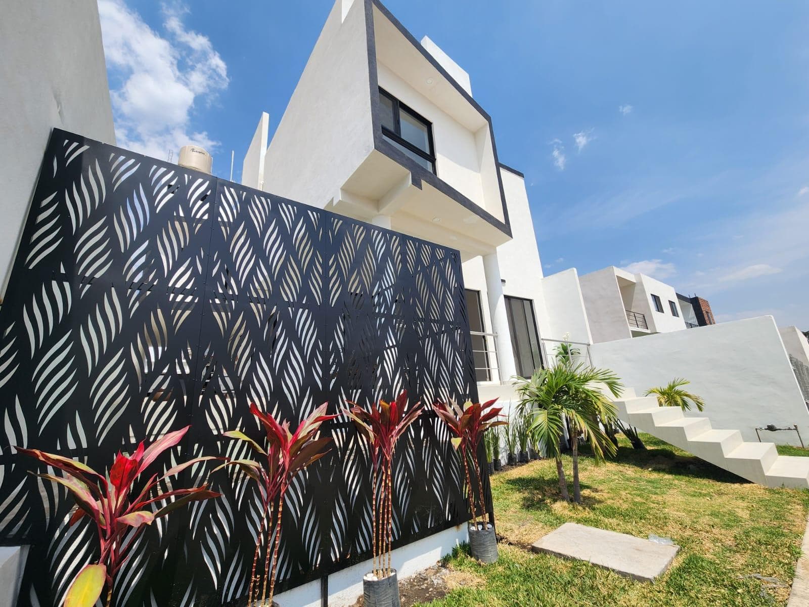 House for sale in a gated community, Paseo del Conquistador, Cuernavaca, features