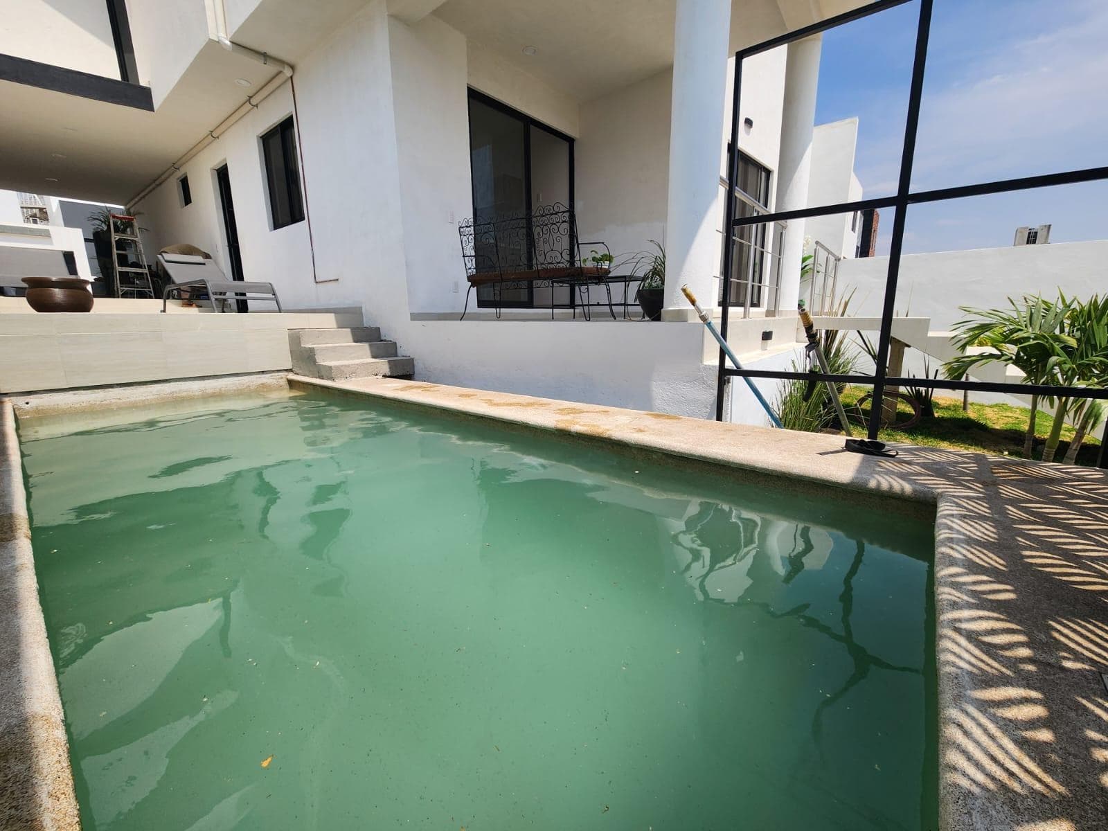 House for sale in a gated community, Paseo del Conquistador, Cuernavaca, features