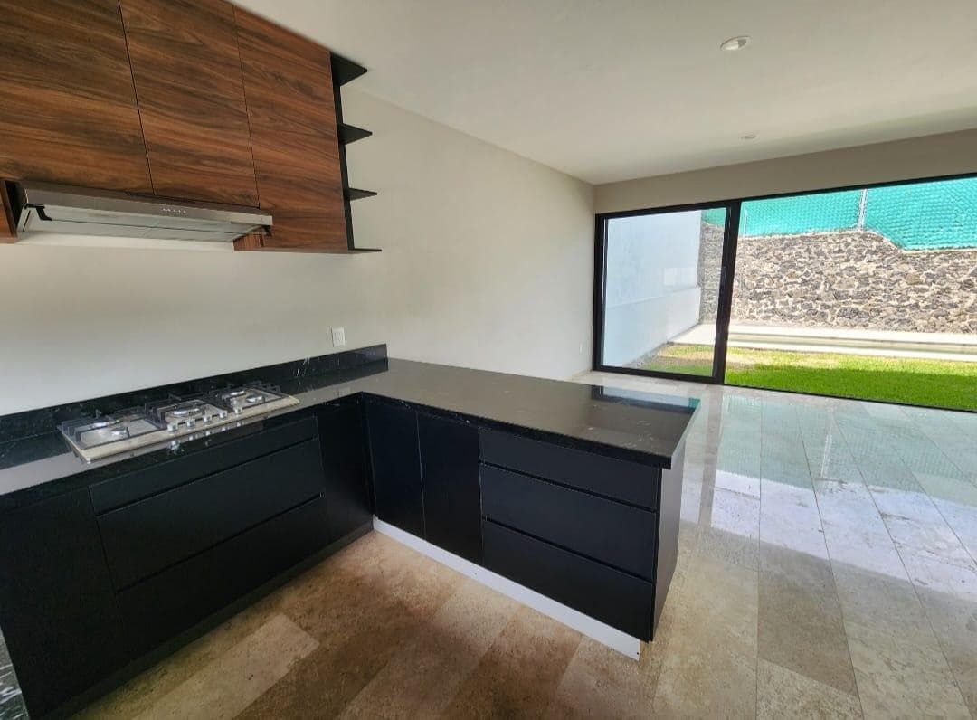 House for sale in a neighborhood with 24/7 security, 2 minutes from the Jiutepec Zócalo