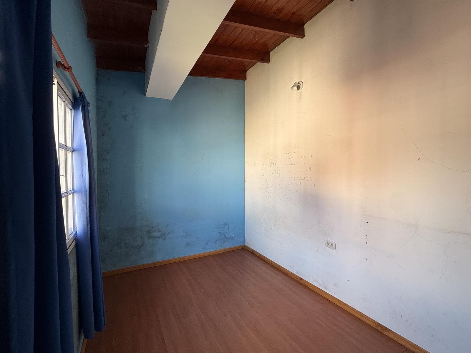 FOR SALE: 4-room townhouse with a PATIO and GRILL in Caseros—NO MAINTENANCE FEES