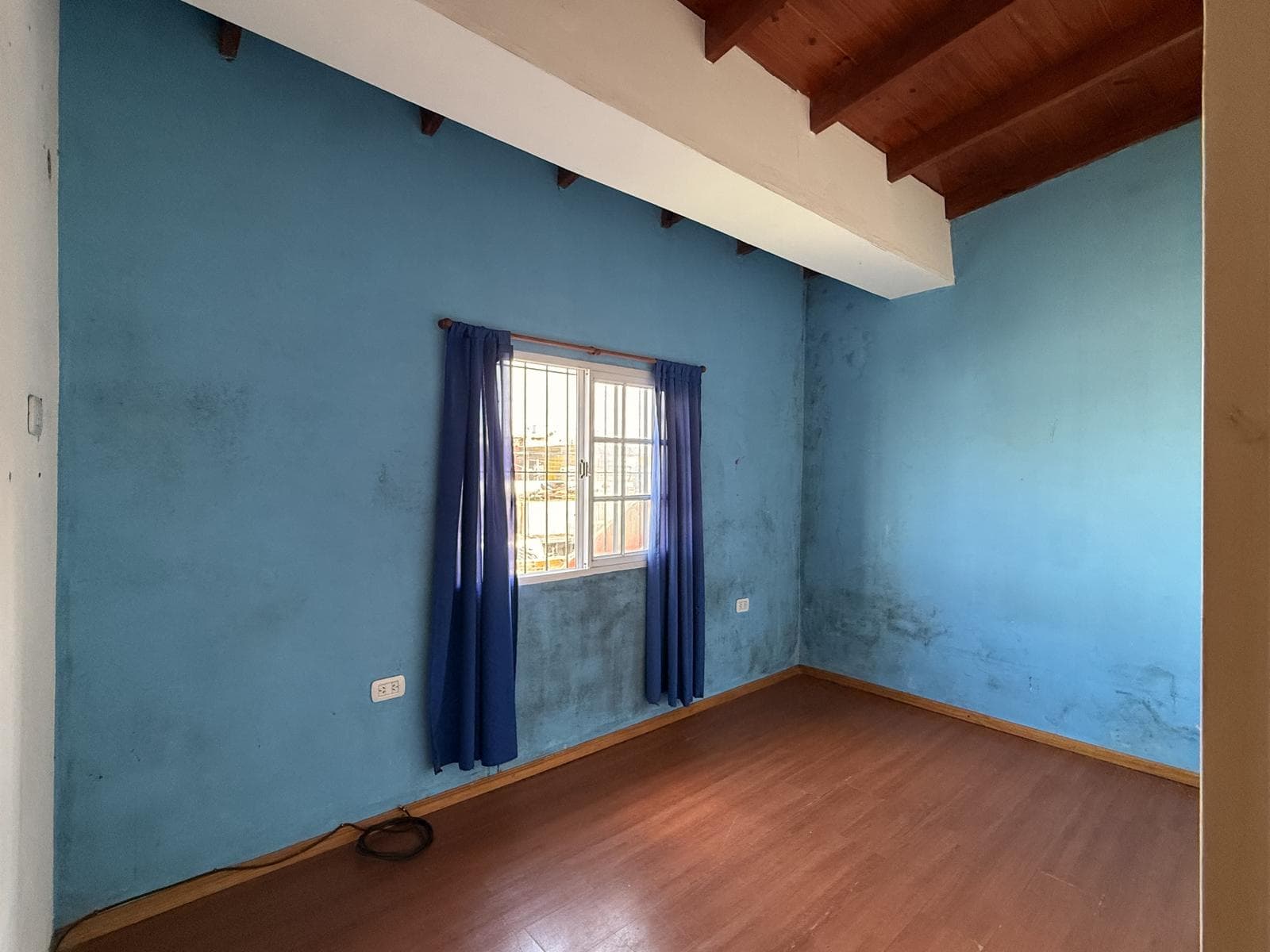 FOR SALE: 4-room townhouse with a PATIO and GRILL in Caseros—NO MAINTENANCE FEES