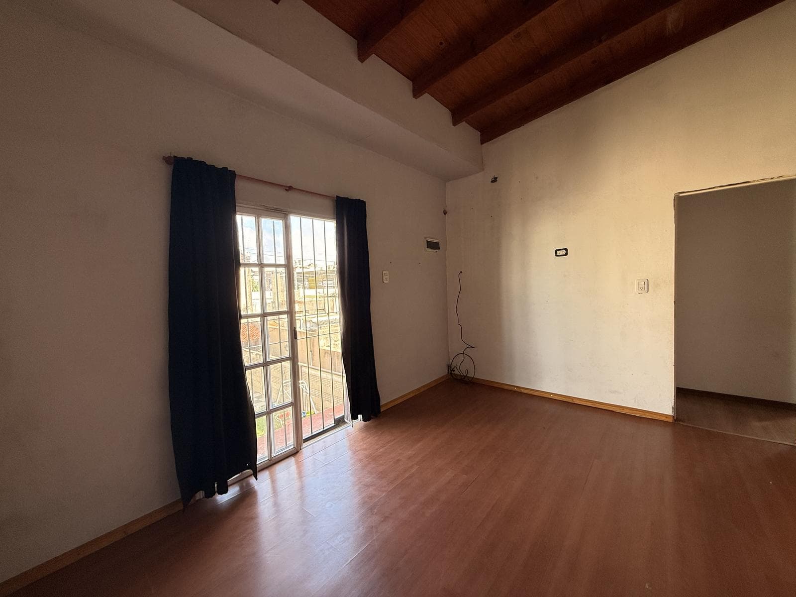 FOR SALE: 4-room townhouse with a PATIO and GRILL in Caseros—NO MAINTENANCE FEES