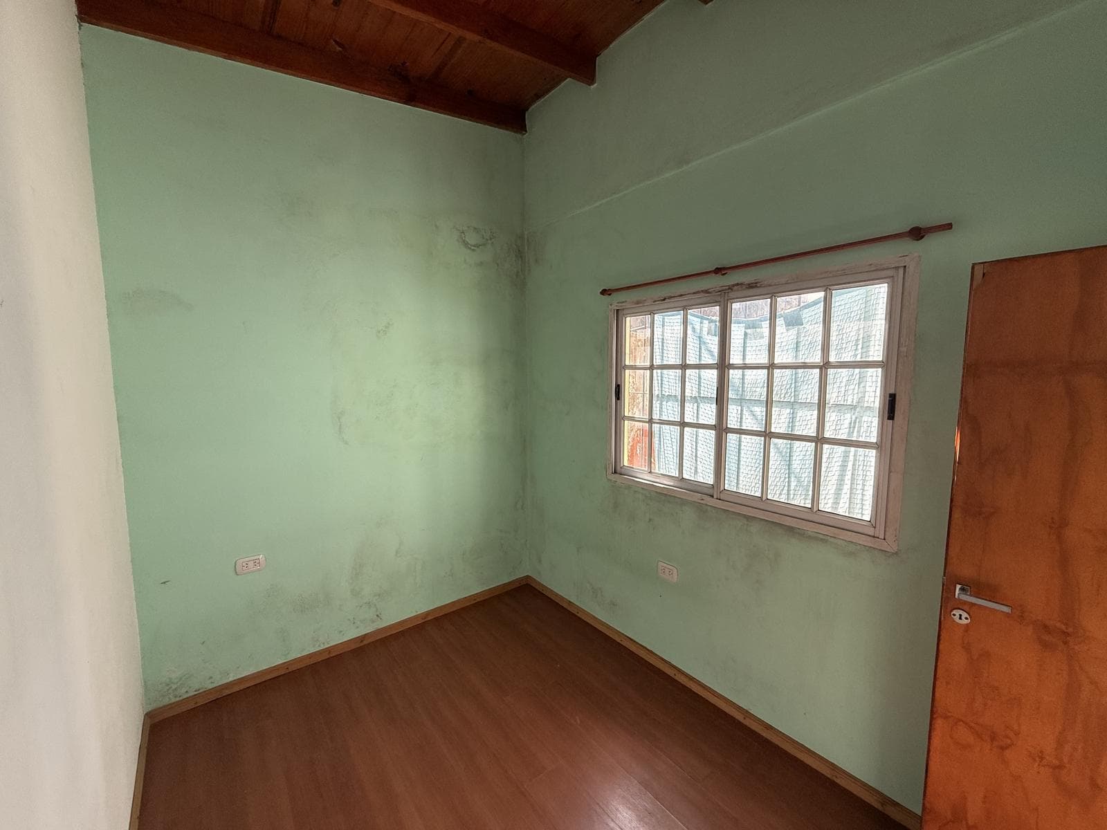 FOR SALE: 4-room townhouse with a PATIO and GRILL in Caseros—NO MAINTENANCE FEES