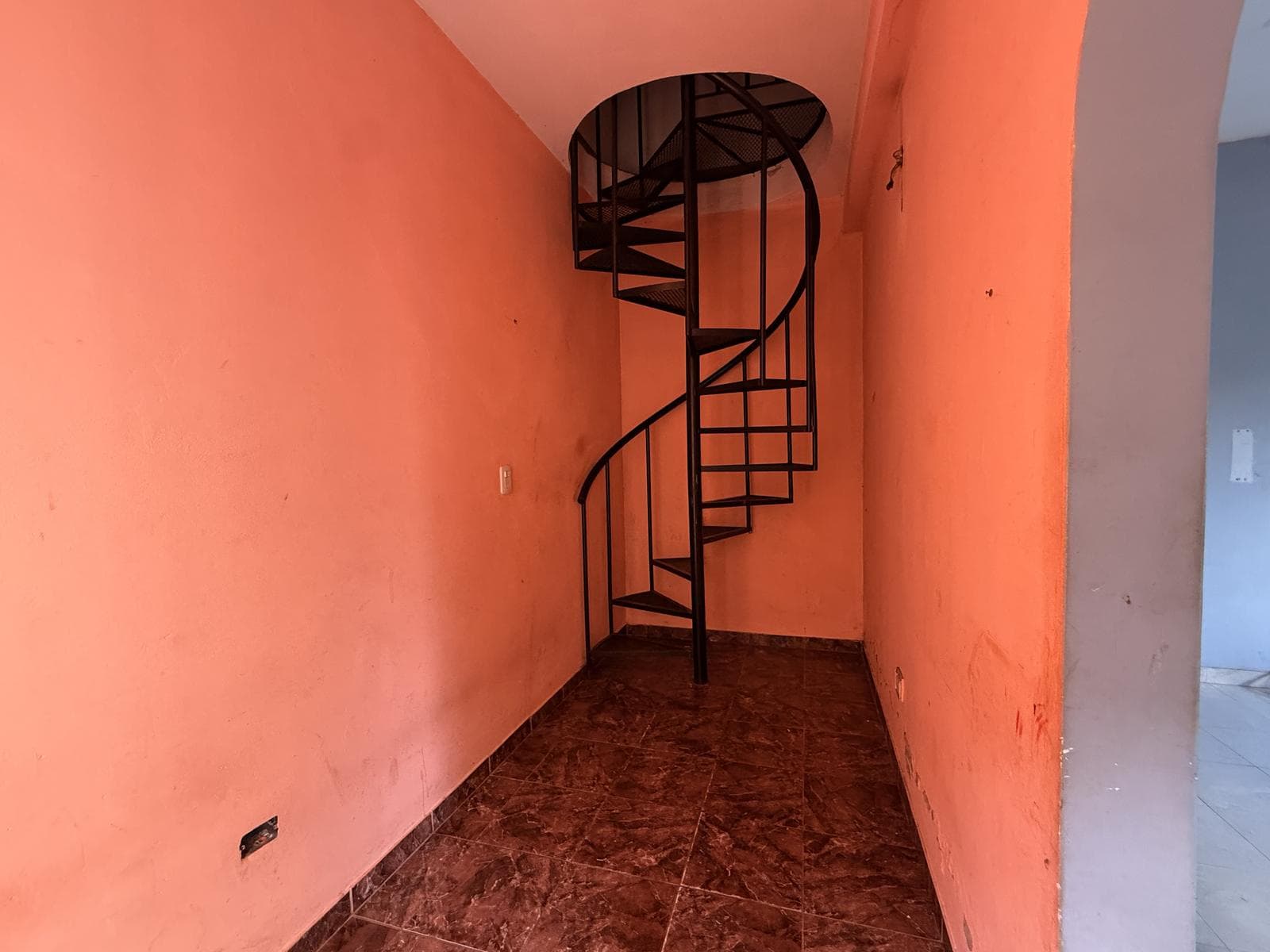 FOR SALE: 4-room townhouse with a PATIO and GRILL in Caseros—NO MAINTENANCE FEES