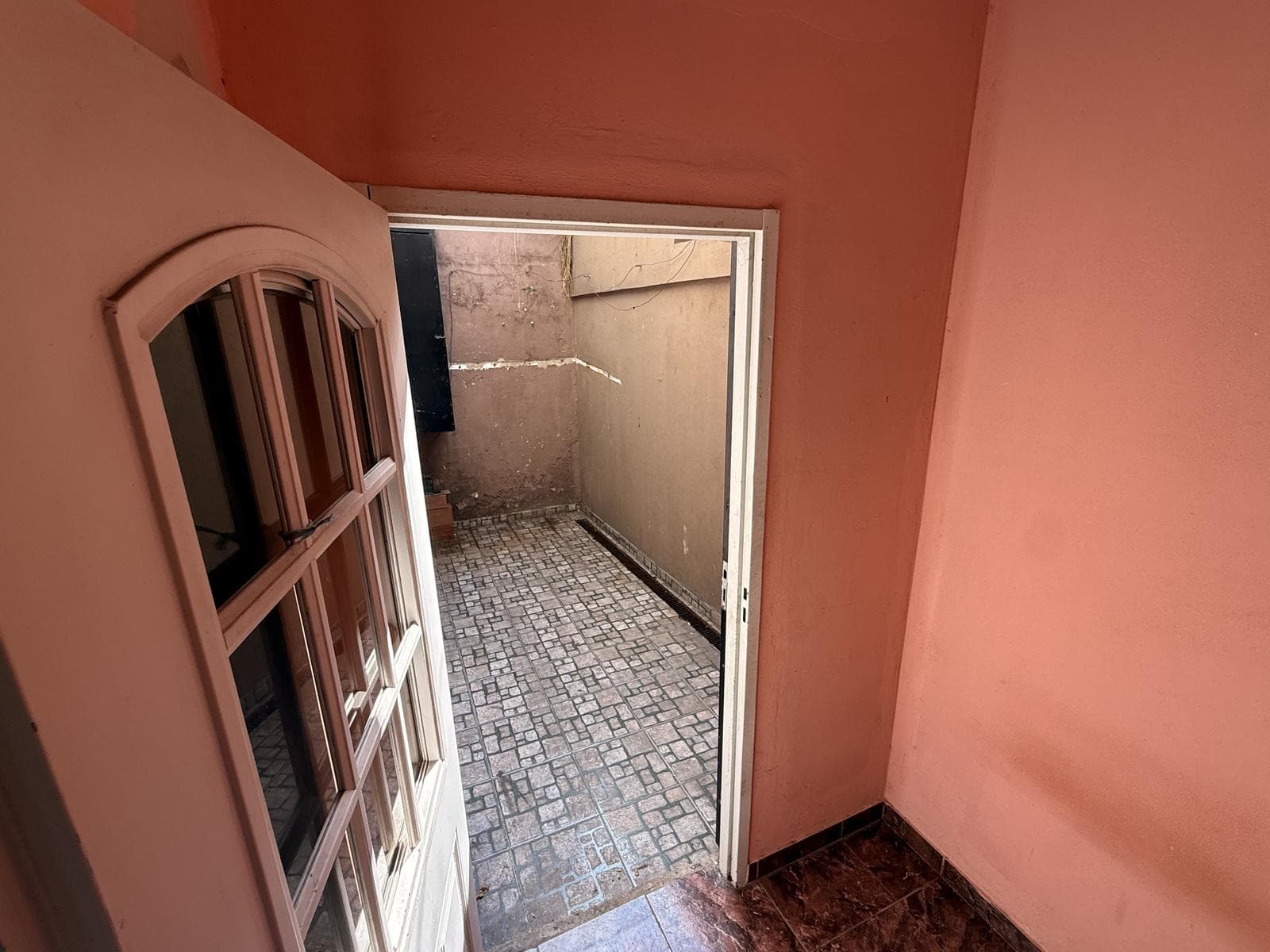 FOR SALE: 4-room townhouse with a PATIO and GRILL in Caseros—NO MAINTENANCE FEES