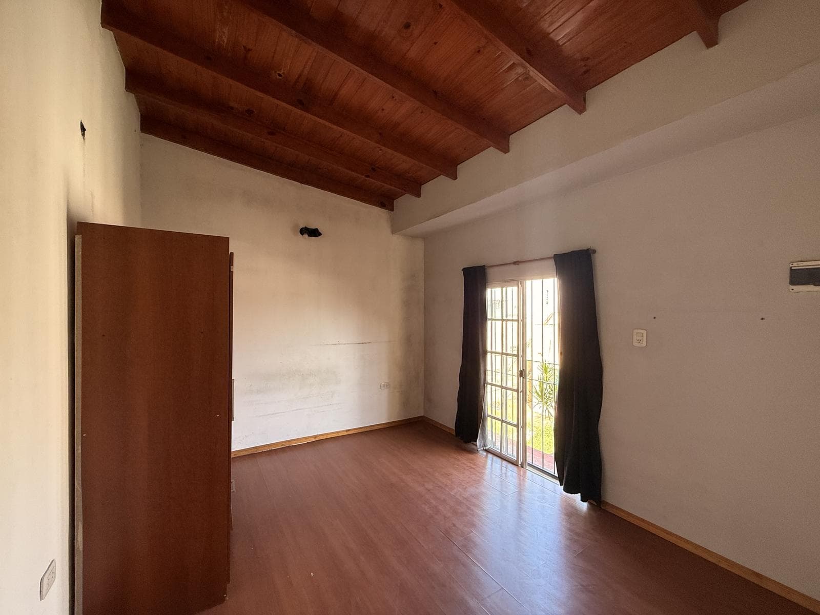 FOR SALE: 4-room townhouse with a PATIO and GRILL in Caseros—NO MAINTENANCE FEES