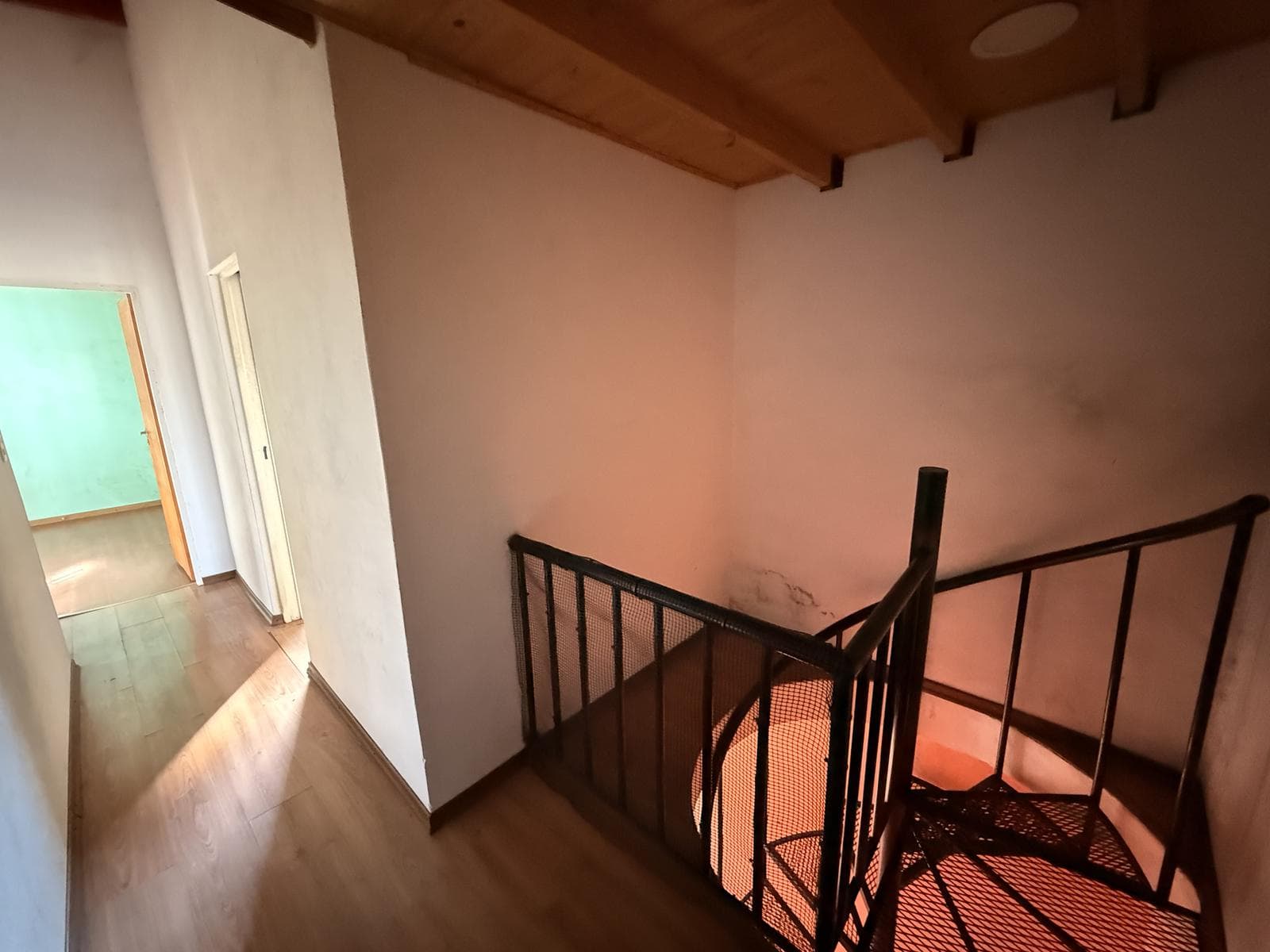 FOR SALE: 4-room townhouse with a PATIO and GRILL in Caseros—NO MAINTENANCE FEES