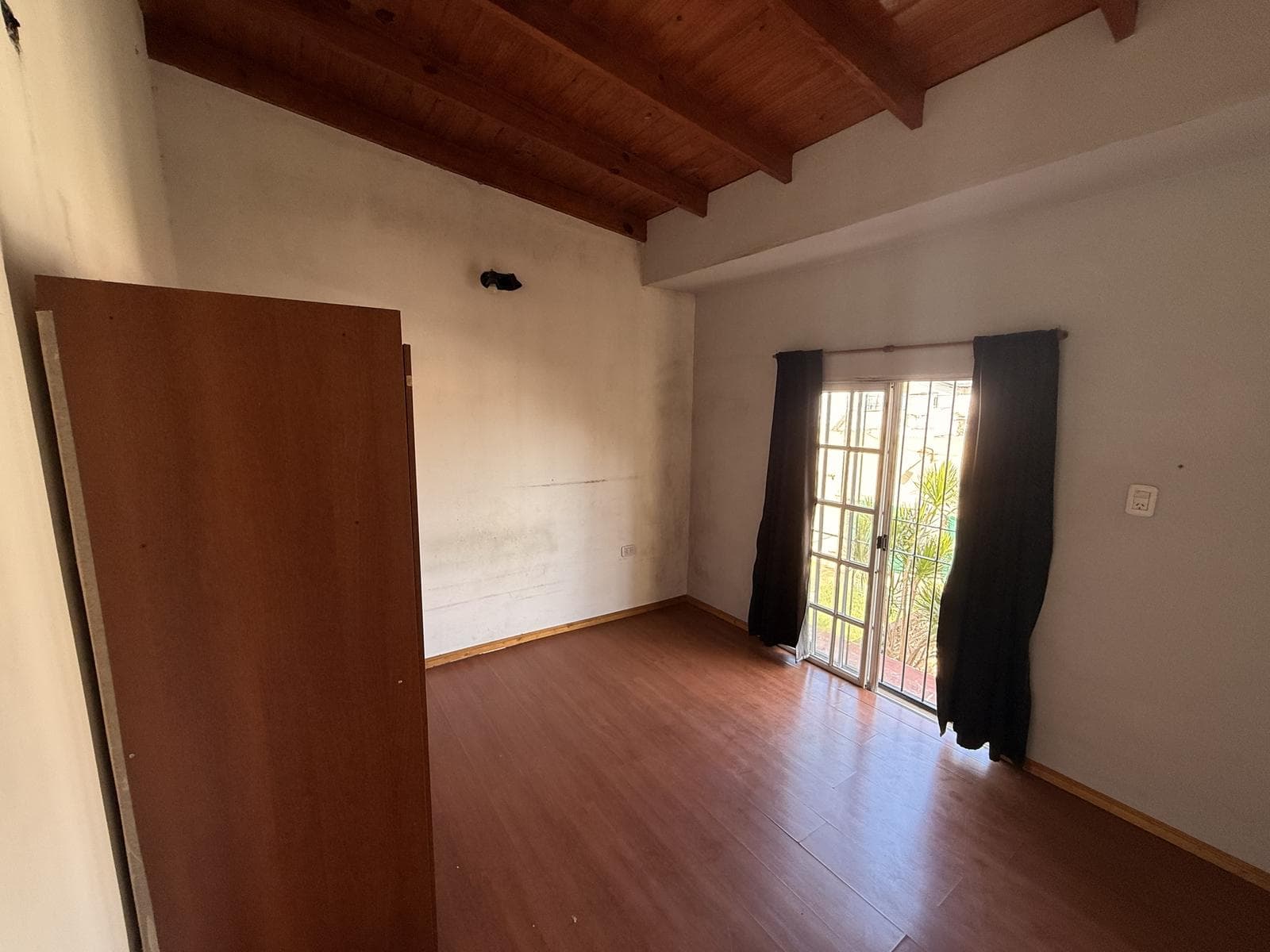 FOR SALE: 4-room townhouse with a PATIO and GRILL in Caseros—NO MAINTENANCE FEES