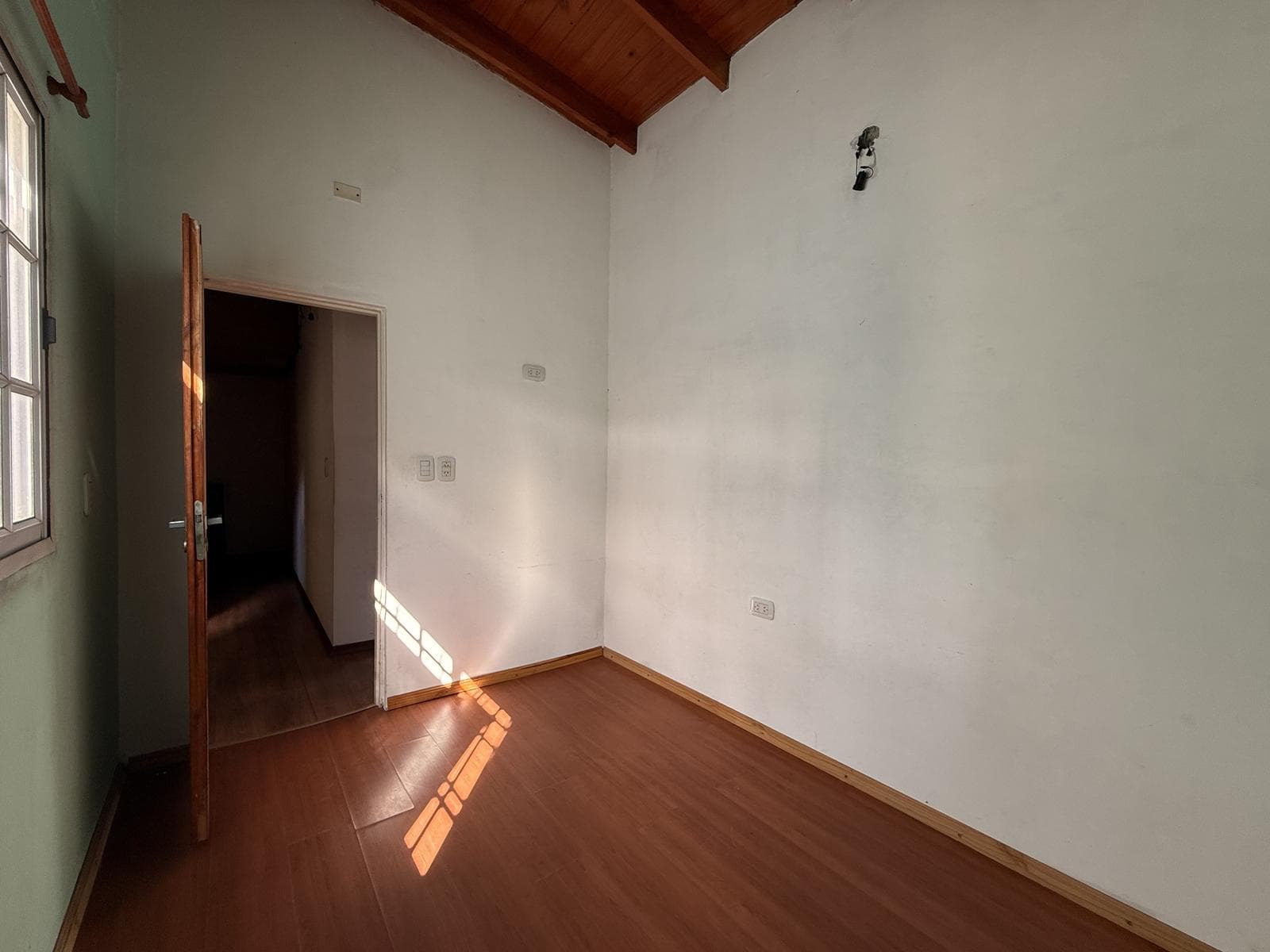 FOR SALE: 4-room townhouse with a PATIO and GRILL in Caseros—NO MAINTENANCE FEES