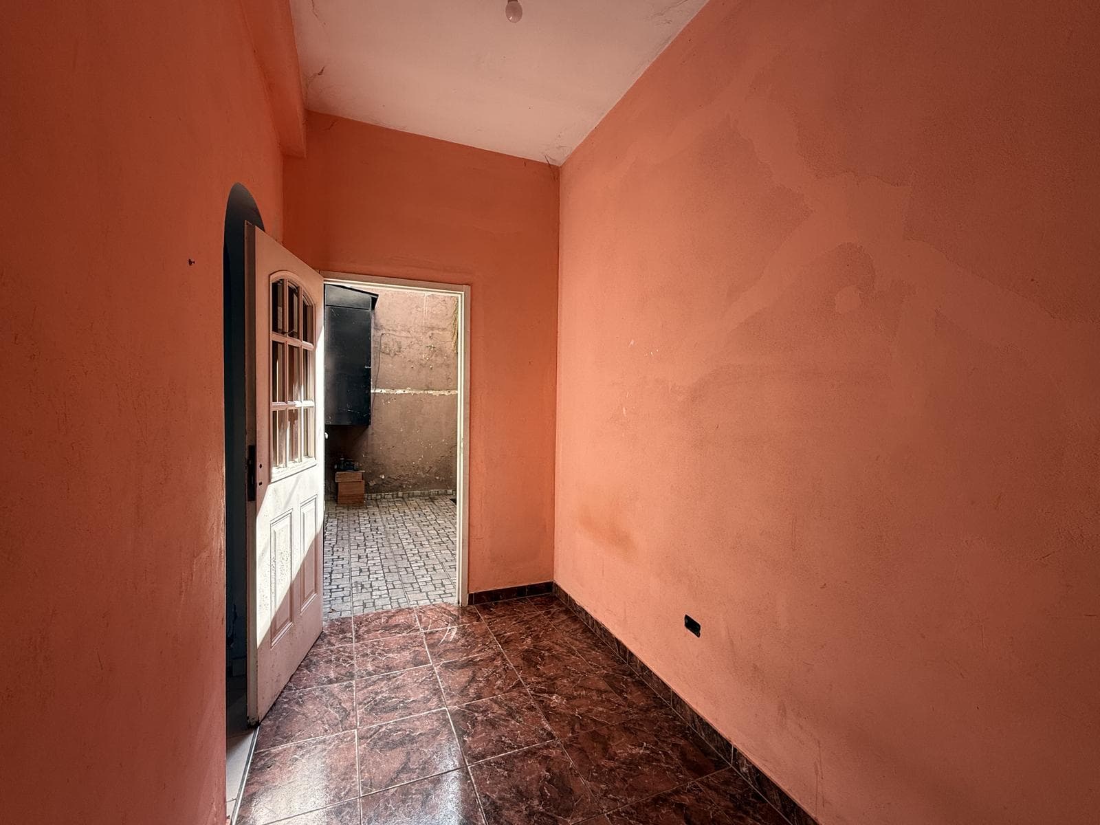 FOR SALE: 4-room townhouse with a PATIO and GRILL in Caseros—NO MAINTENANCE FEES