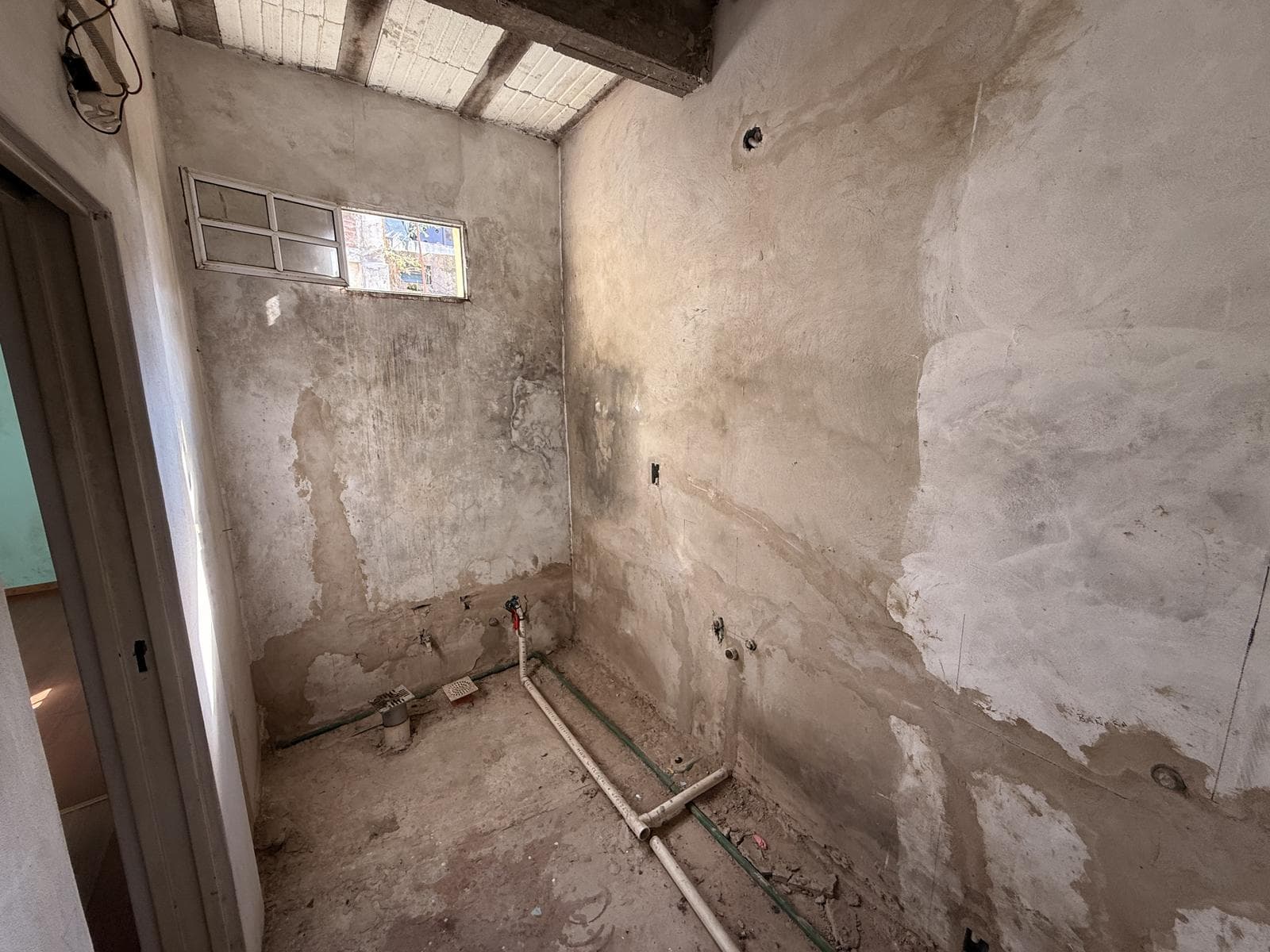 FOR SALE: 4-room townhouse with a PATIO and GRILL in Caseros—NO MAINTENANCE FEES