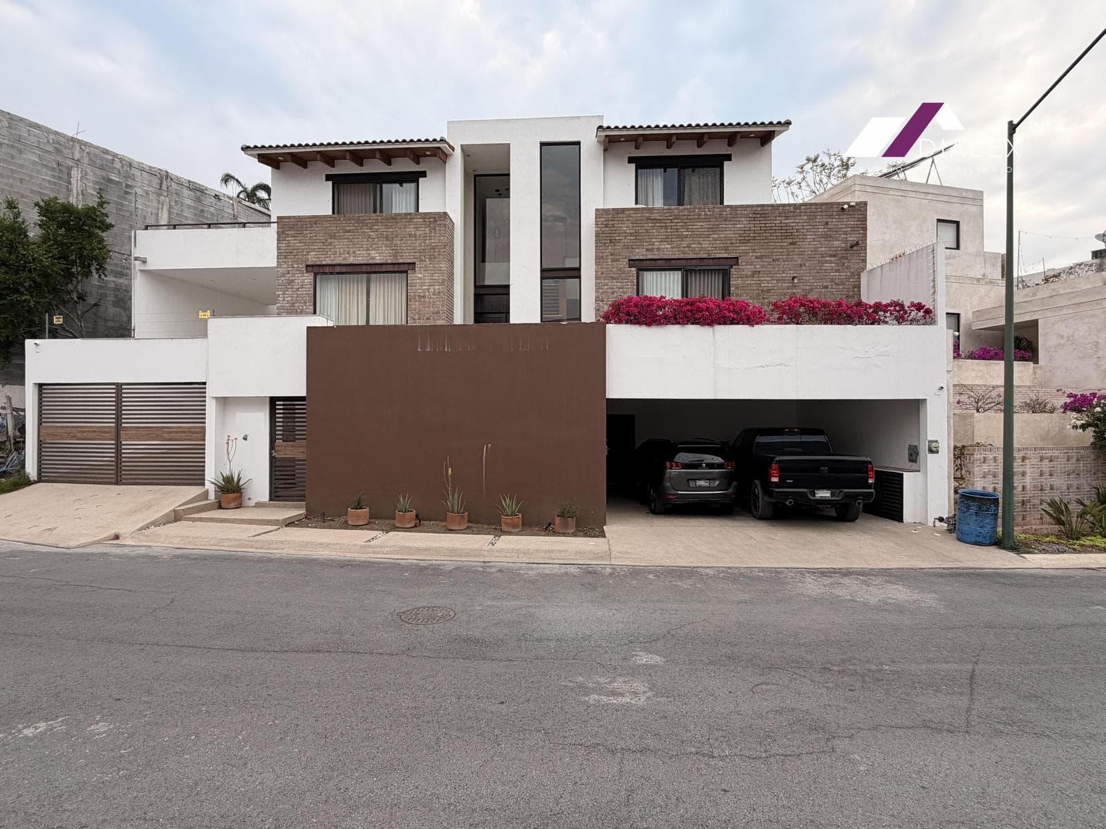 FOR SALE: 450 m² house in LA TOSCANA RESIDENCIAL—near the CARRETERA NACIONAL in Monterrey, Nuevo León.