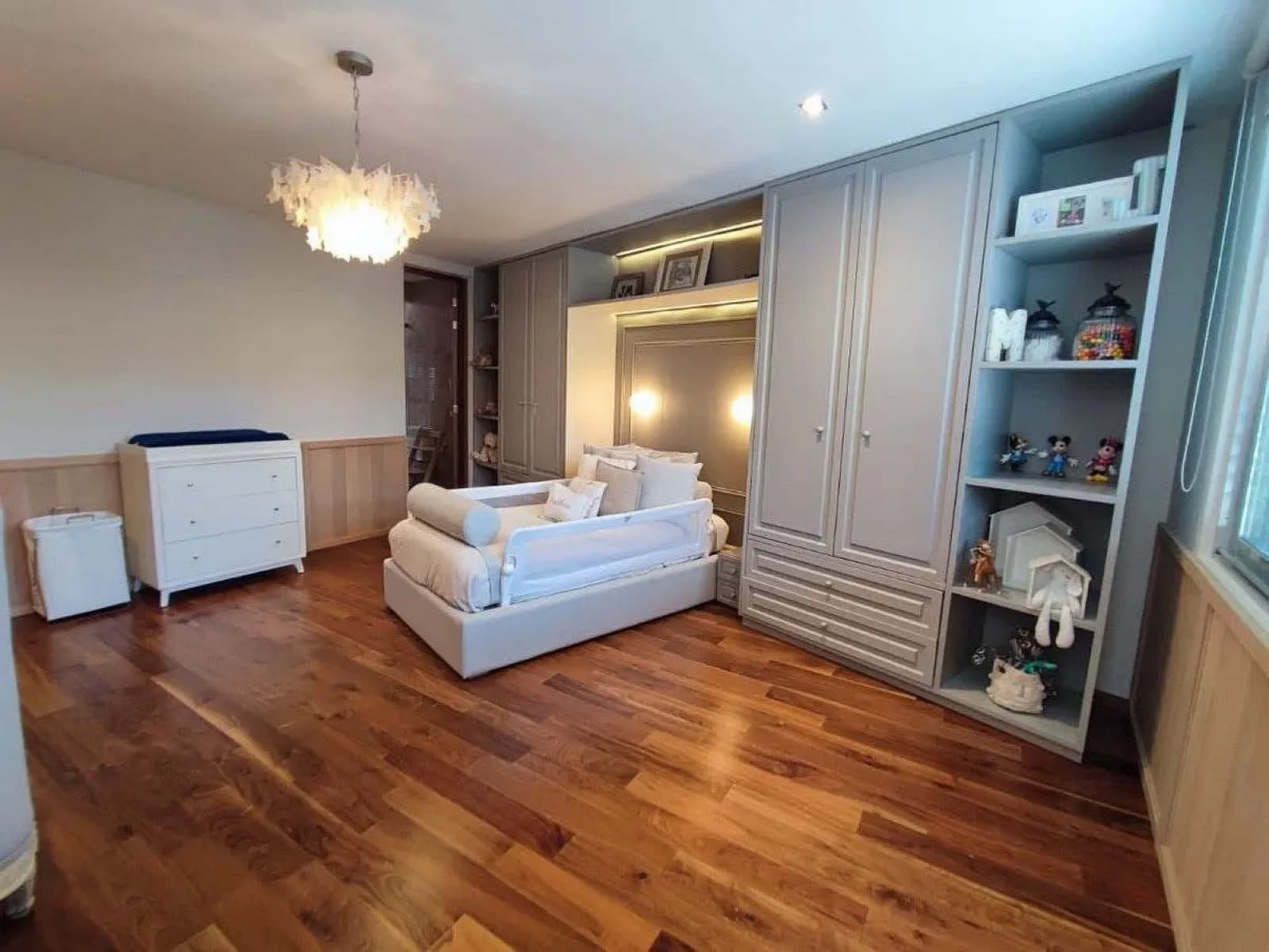 House for sale in Jardines Del Pedregal: 4 bedrooms, each with a bathroom; garden; terrace; 4 parking spaces; security