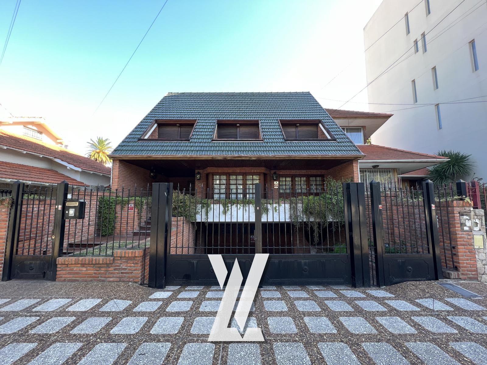 6-room house for sale in downtown Bernal - financing available