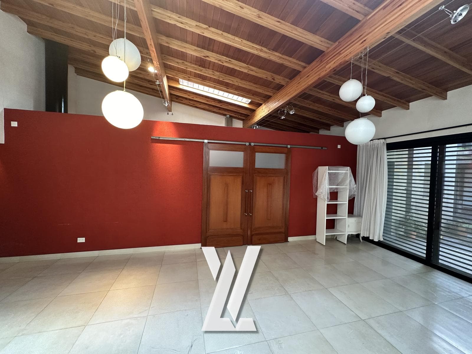 House with barbecue area for sale, featuring a spa and pool in Quilmes