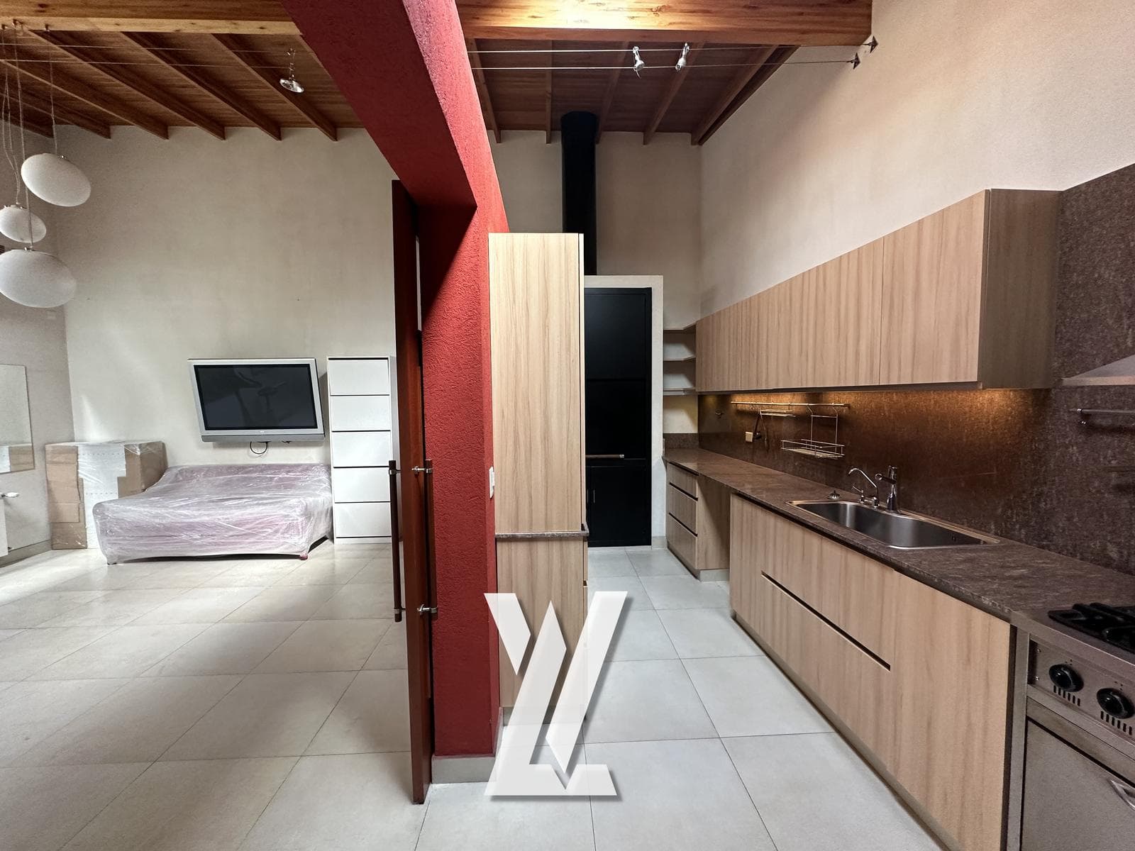 House with barbecue area for sale, featuring a spa and pool in Quilmes