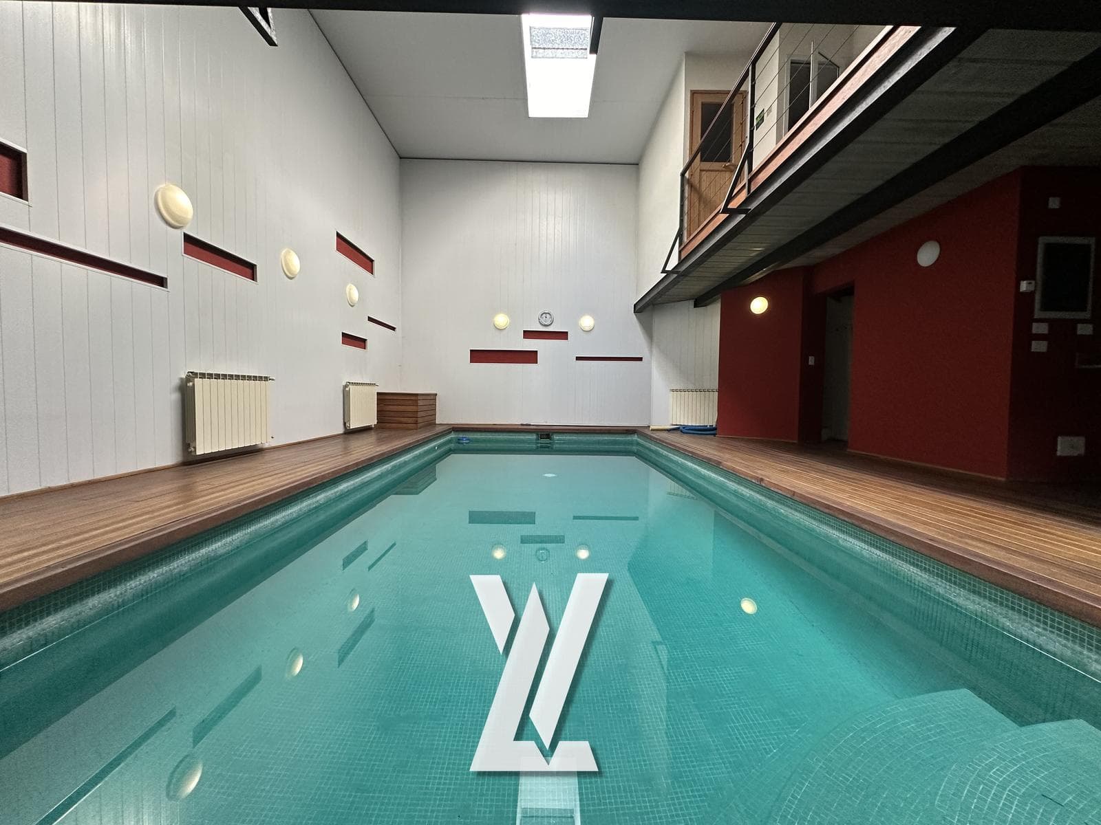 House with barbecue area for sale, featuring a spa and pool in Quilmes