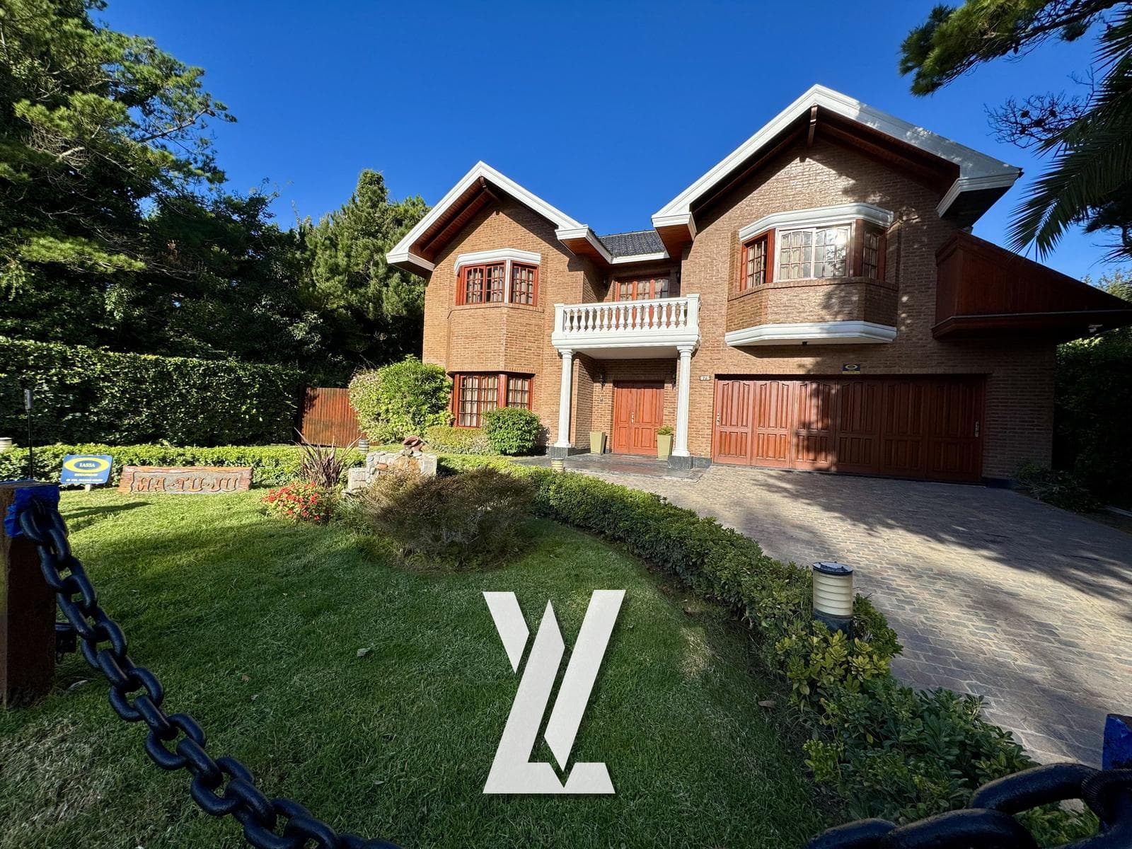7-room house for sale in Pinamar - Iglesia neighborhood - Qualifies for financing