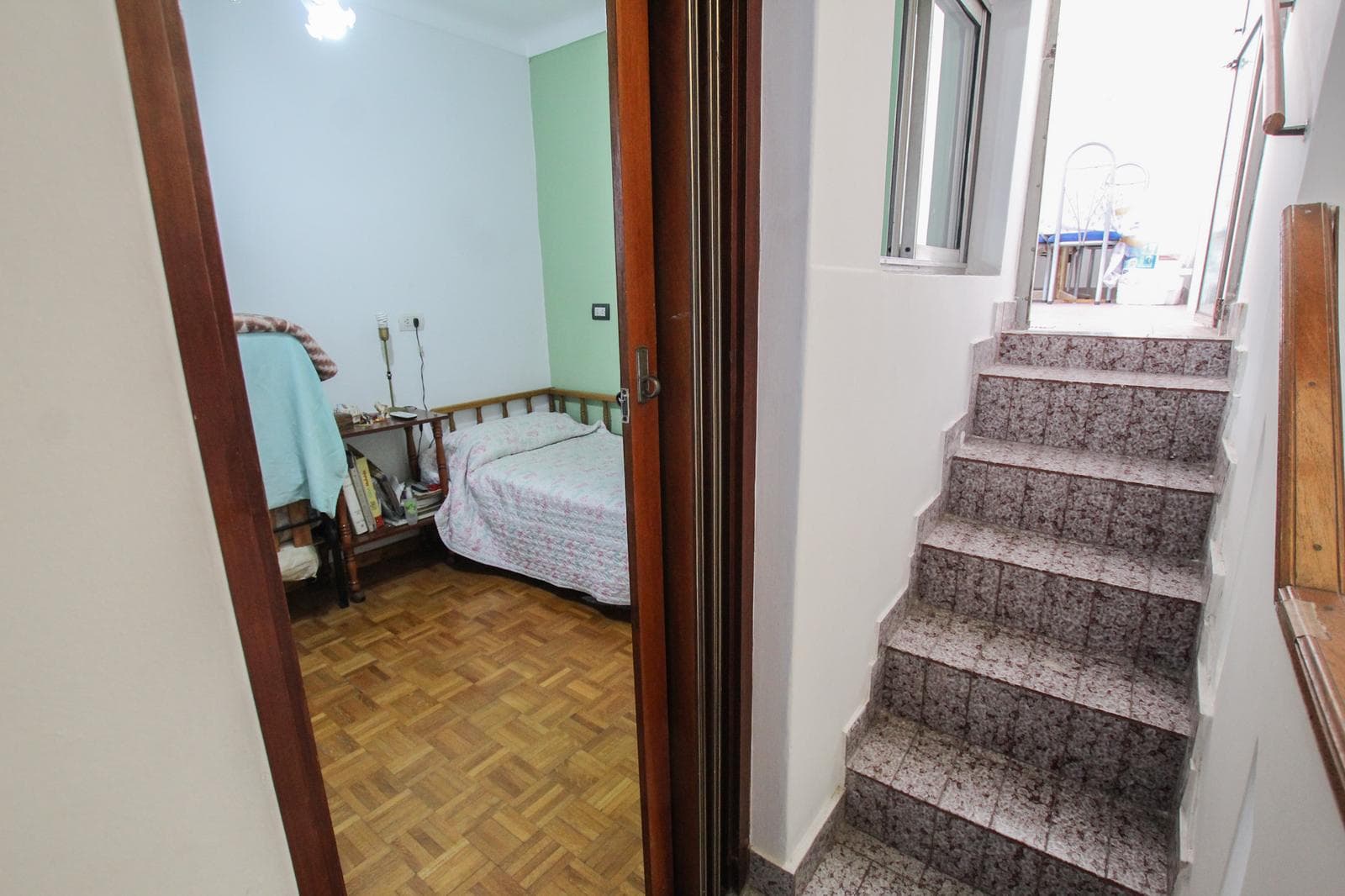 3-room penthouse for sale in Parque Chacabuco—laundry room and rooftop terrace—NO MAINTENANCE FEES—GOOD CONDITION—PRIVACY