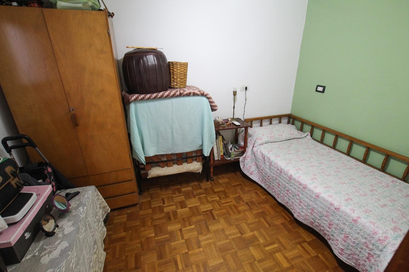 3-room penthouse for sale in Parque Chacabuco—laundry room and rooftop terrace—NO MAINTENANCE FEES—GOOD CONDITION—PRIVACY