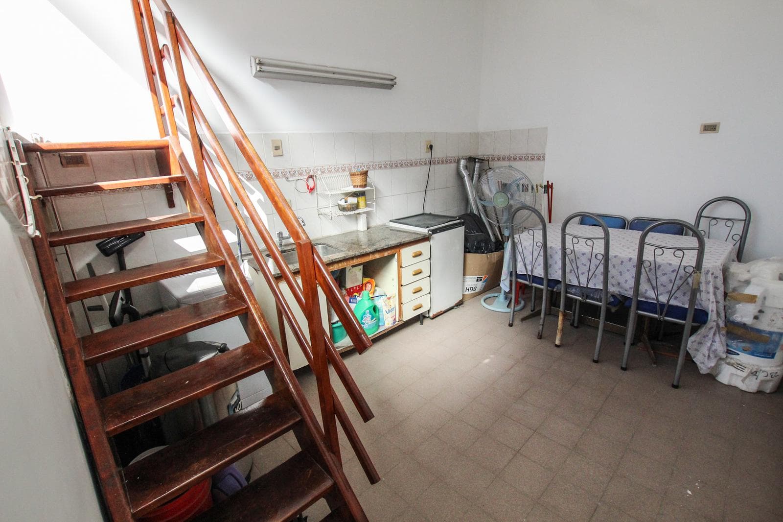 3-room penthouse for sale in Parque Chacabuco—laundry room and rooftop terrace—NO MAINTENANCE FEES—GOOD CONDITION—PRIVACY