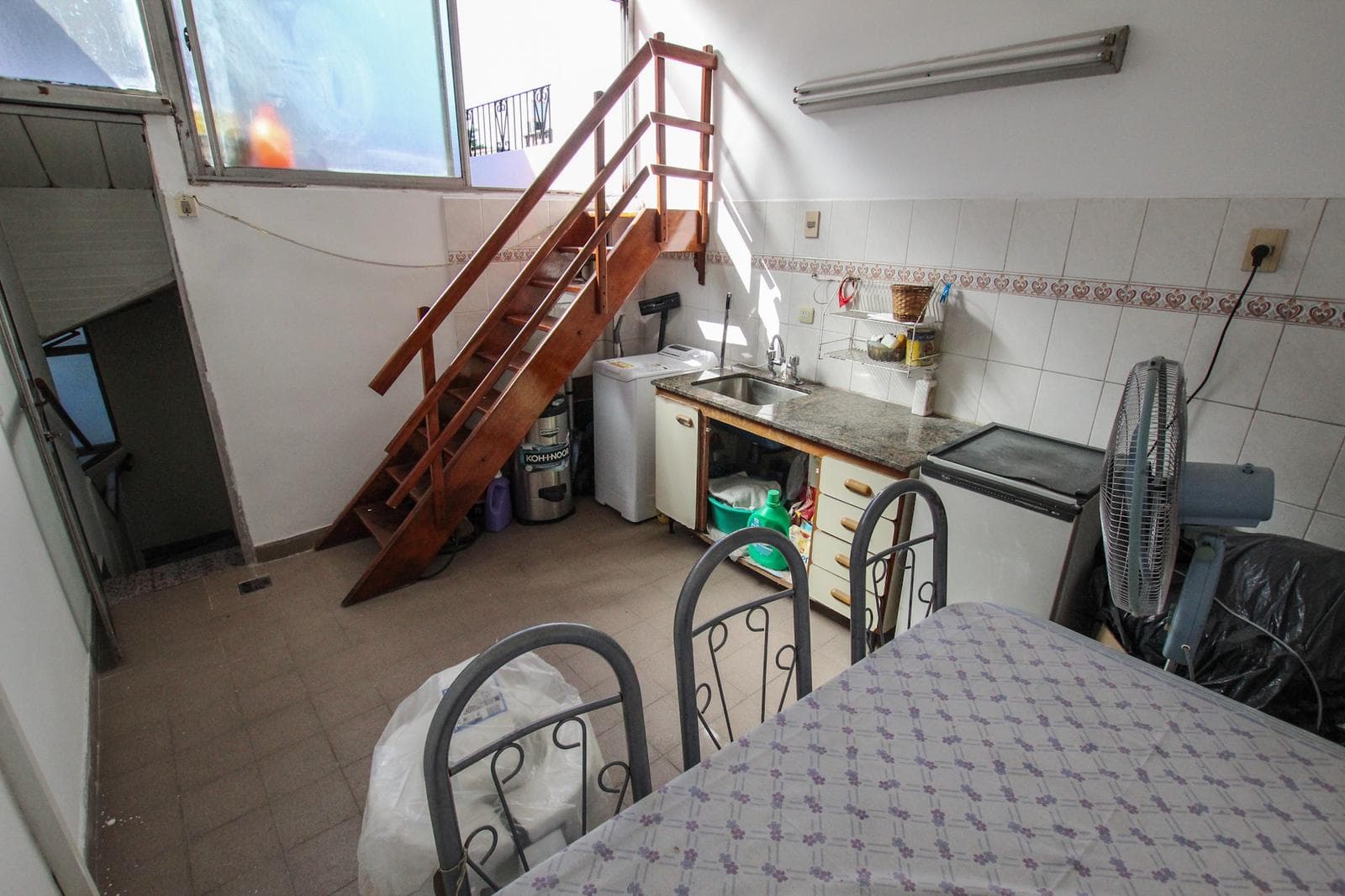 3-room penthouse for sale in Parque Chacabuco—laundry room and rooftop terrace—NO MAINTENANCE FEES—GOOD CONDITION—PRIVACY