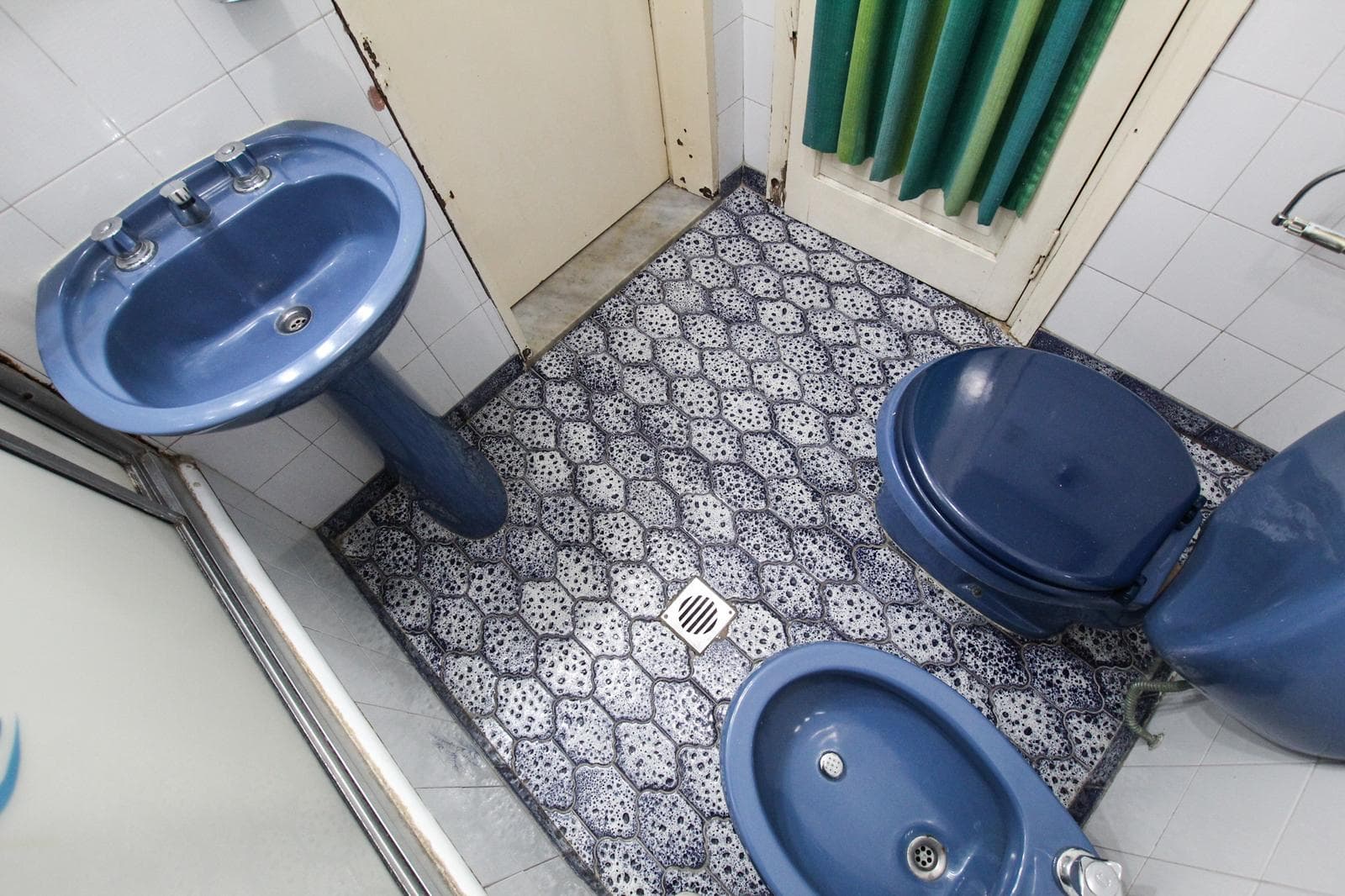 3-room penthouse for sale in Parque Chacabuco—laundry room and rooftop terrace—NO MAINTENANCE FEES—GOOD CONDITION—PRIVACY