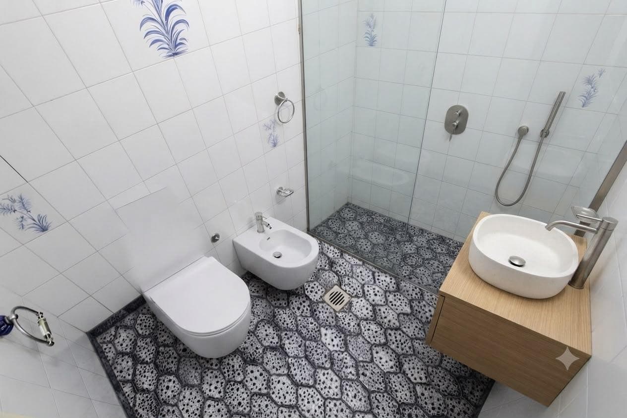 3-room penthouse for sale in Parque Chacabuco—laundry room and rooftop terrace—NO MAINTENANCE FEES—GOOD CONDITION—PRIVACY