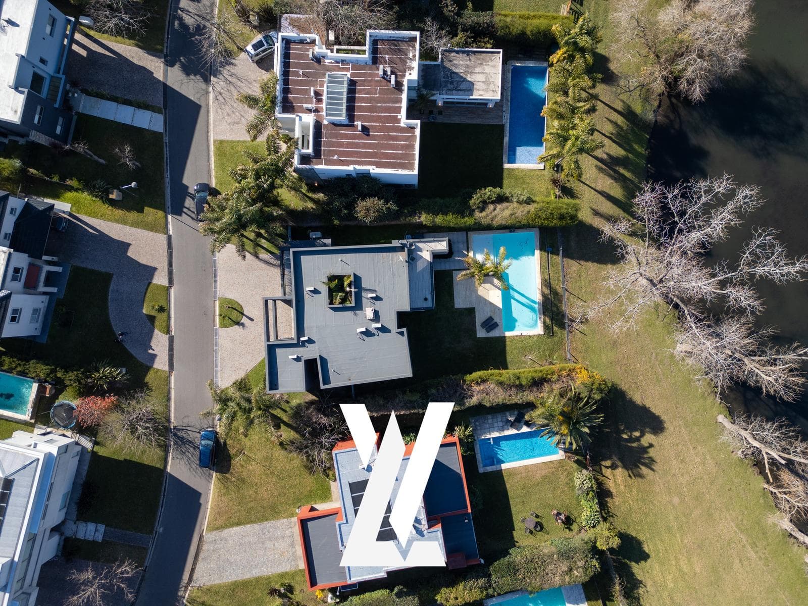 5-room house for sale on the lake in Fincas de Hudson