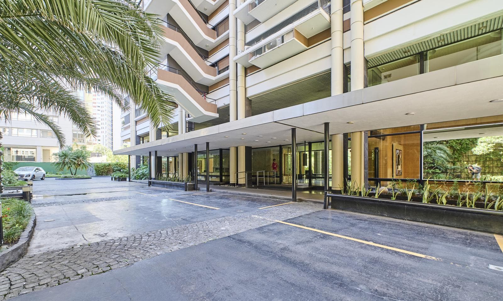 4-Bedroom Apartment for Sale with 2 Parking Spaces, Storage Room, and Amenities—A GREAT OPPORTUNITY