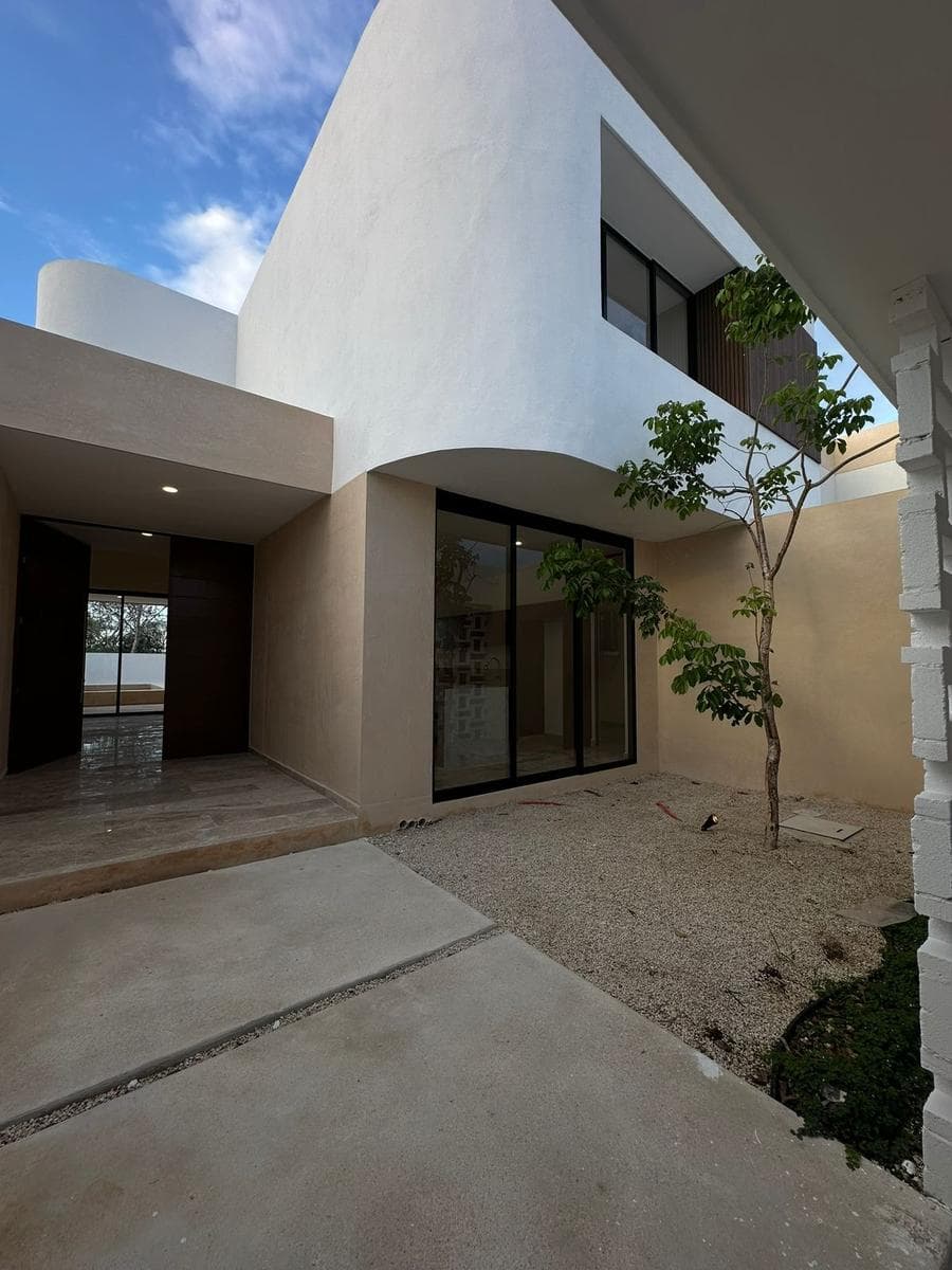 House for sale in Conkal, Yucatán, in a gated community