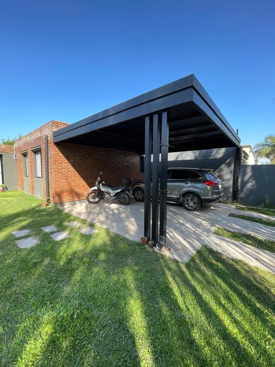 House for sale in Funes City.