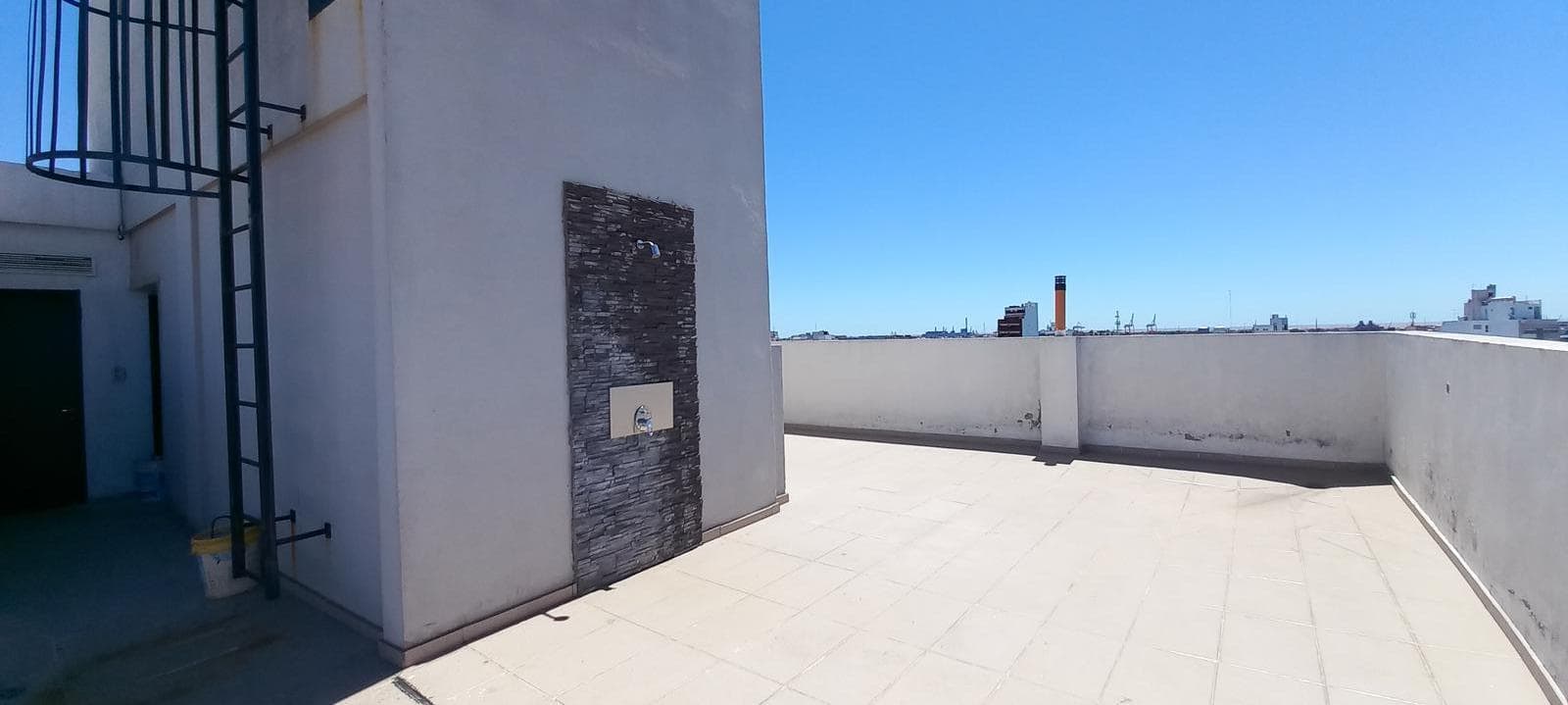 Studio Apartment for Sale in Downtown Avellaneda, Southern Greater Buenos Aires. Washing Machine Hookup. Generator.