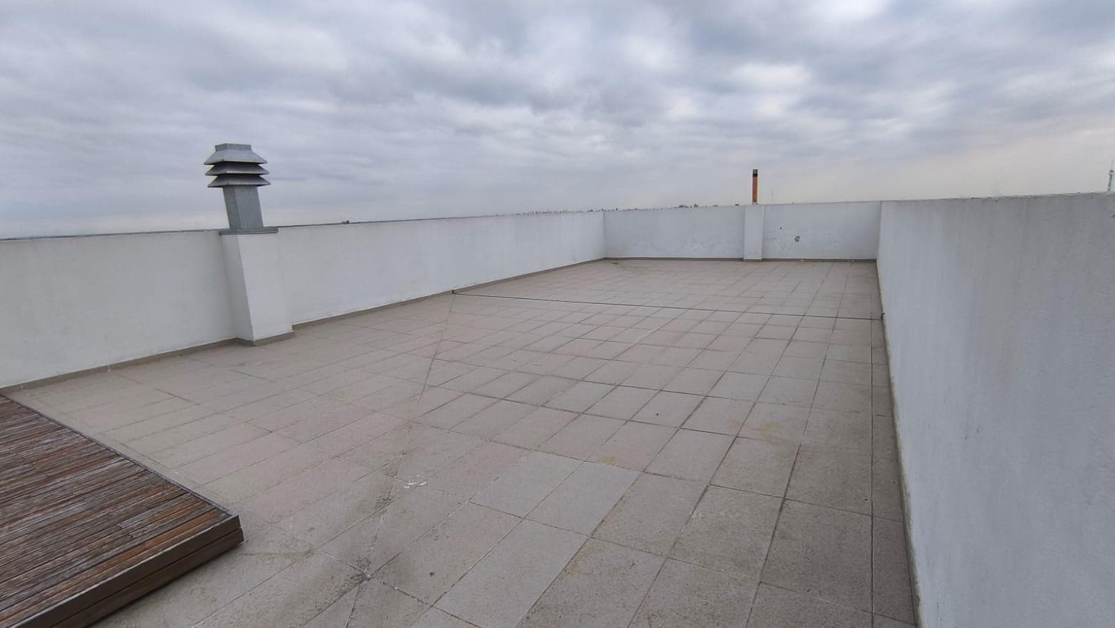 Studio Apartment for Sale in Downtown Avellaneda, Southern Greater Buenos Aires. Washing Machine Hookup. Generator.