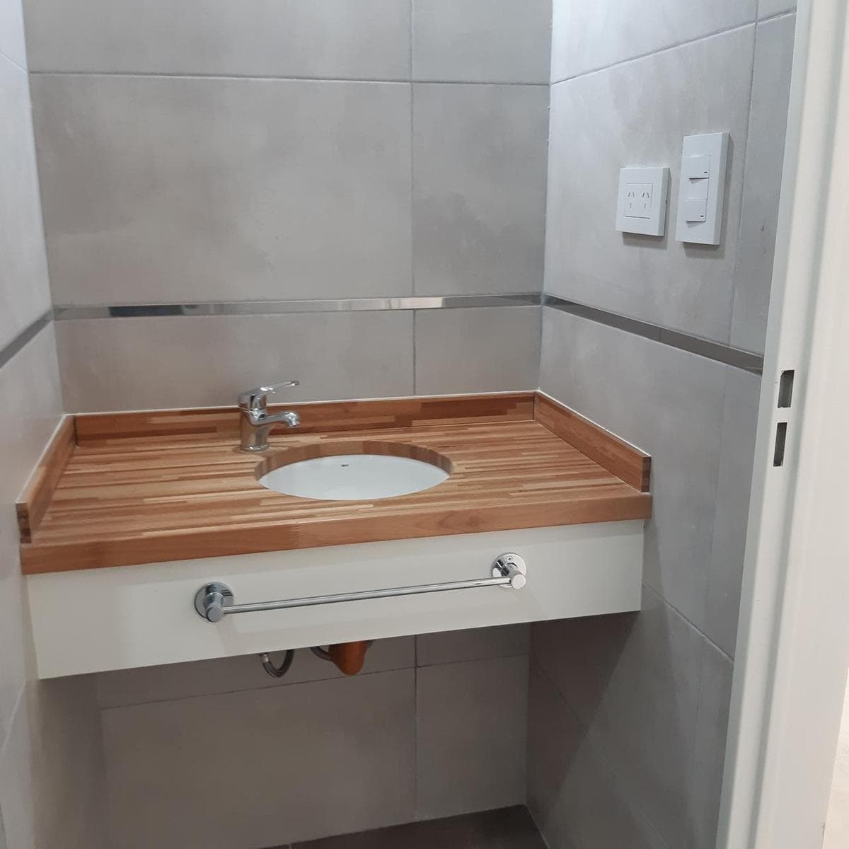Studio Apartment for Sale in Downtown Avellaneda, Southern Greater Buenos Aires. Washing Machine Hookup. Generator.