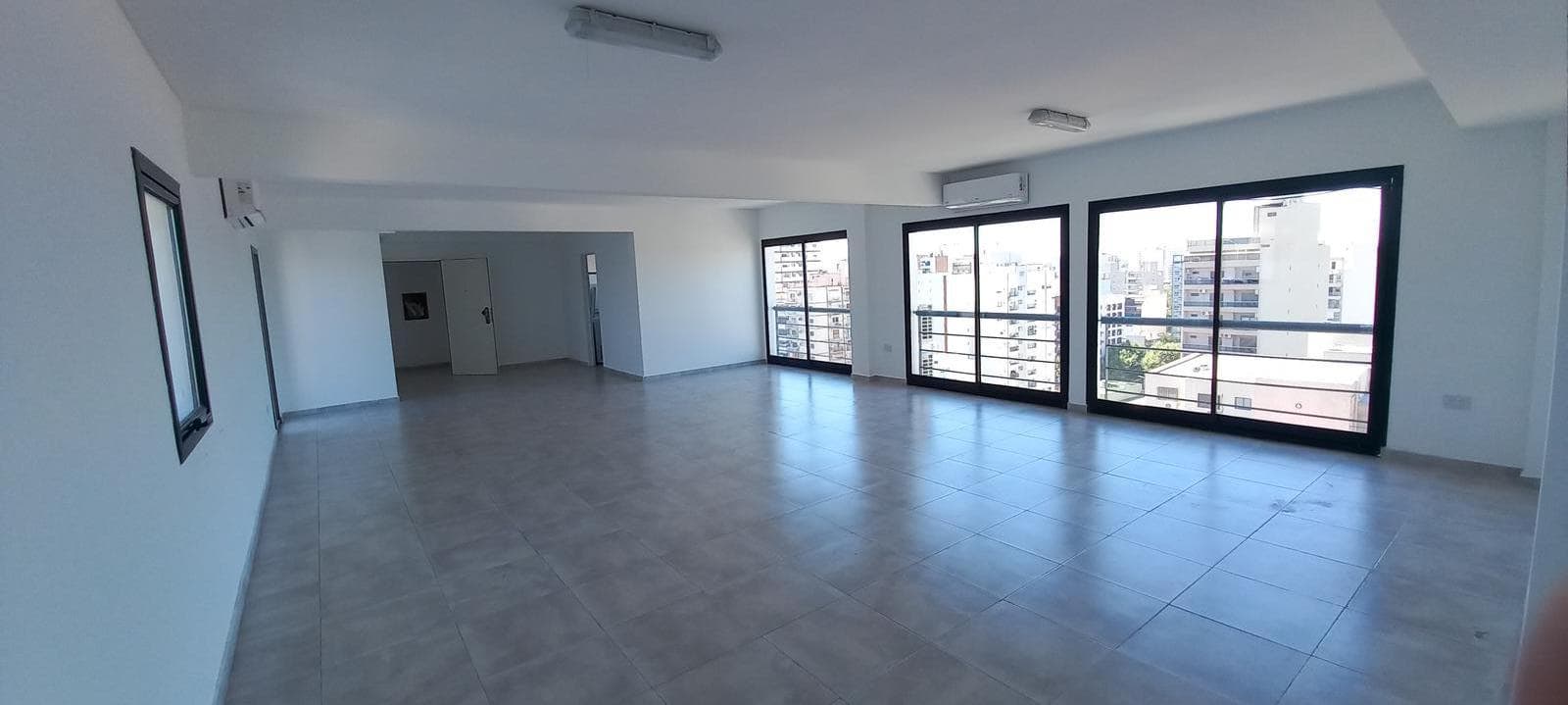 Studio Apartment for Sale in Downtown Avellaneda, Southern Greater Buenos Aires. Washing Machine Hookup. Generator.