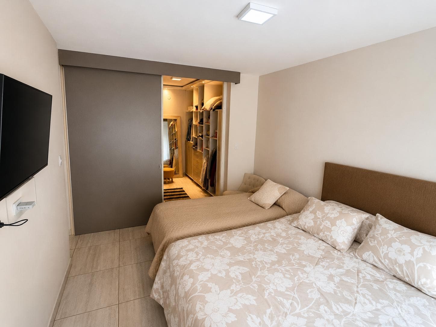 HOUSE FOR SALE IN THE GATED COMMUNITY OF VILLA CATALINA: 3 BEDROOMS WITH STUDIO AND SWIMMING POOL; QUALIFIES FOR MORTGAGE