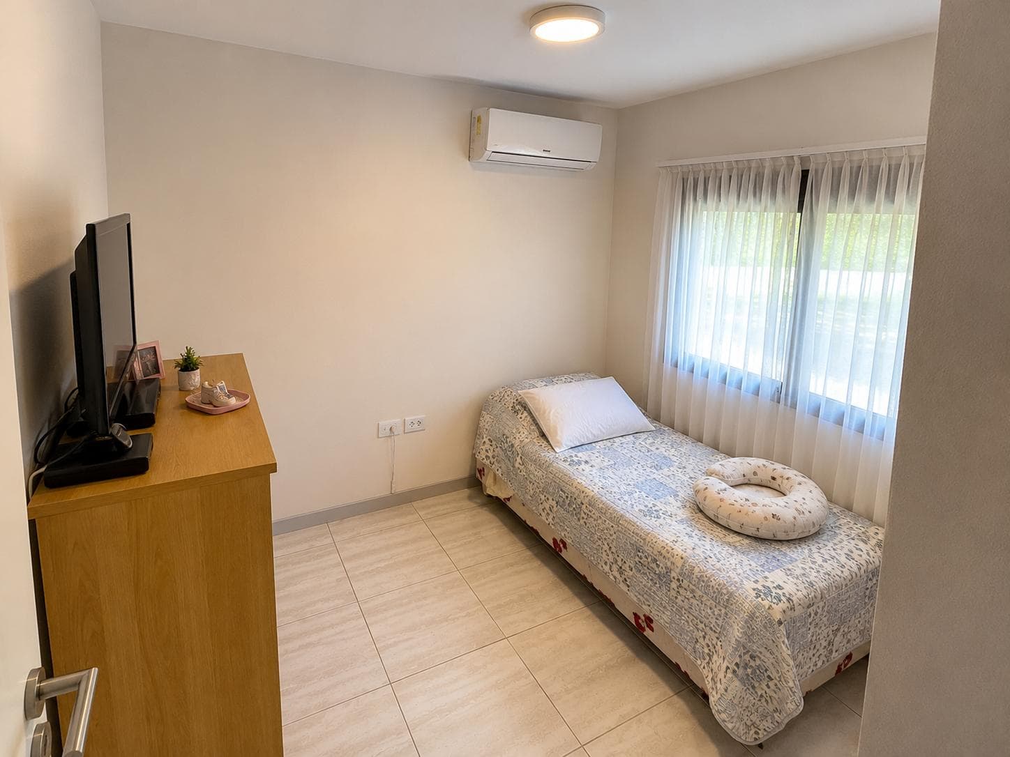 HOUSE FOR SALE IN THE GATED COMMUNITY OF VILLA CATALINA: 3 BEDROOMS WITH STUDIO AND SWIMMING POOL; QUALIFIES FOR MORTGAGE