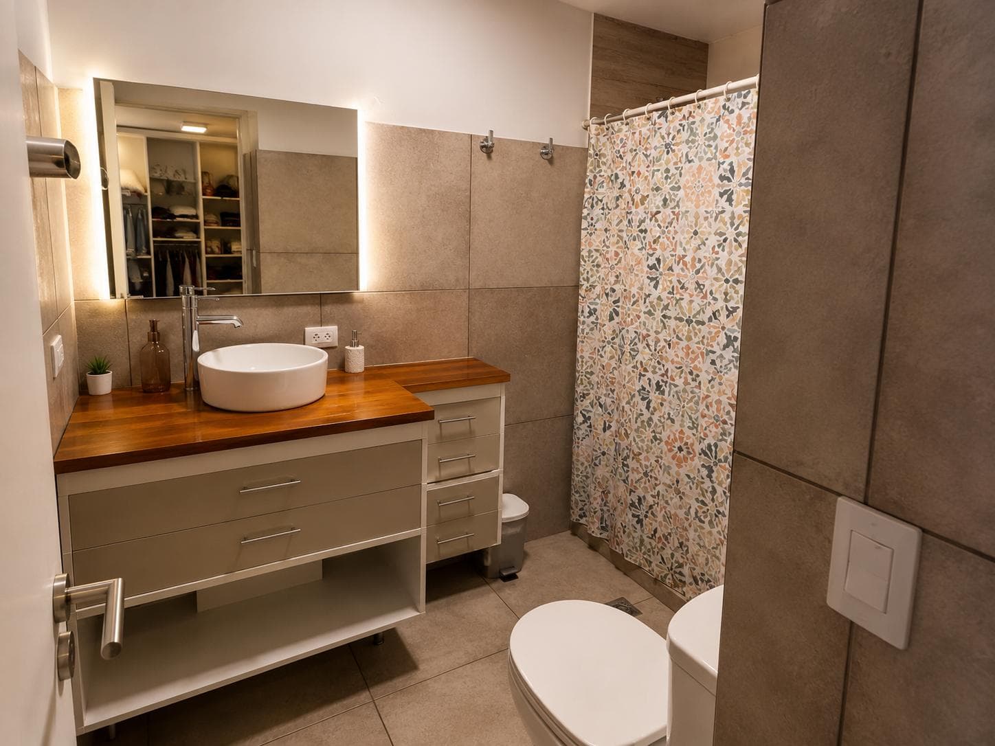 HOUSE FOR SALE IN THE GATED COMMUNITY OF VILLA CATALINA: 3 BEDROOMS WITH STUDIO AND SWIMMING POOL; QUALIFIES FOR MORTGAGE