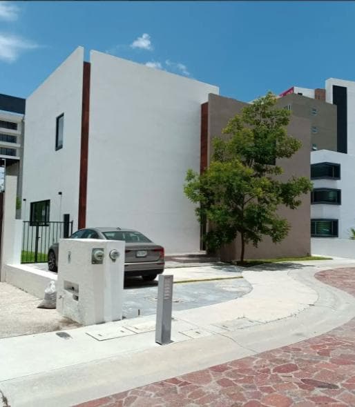 HOUSE FOR SALE IN CAÑADAS DEL ARROYO, CORREGIDORA, QUERÉTARO