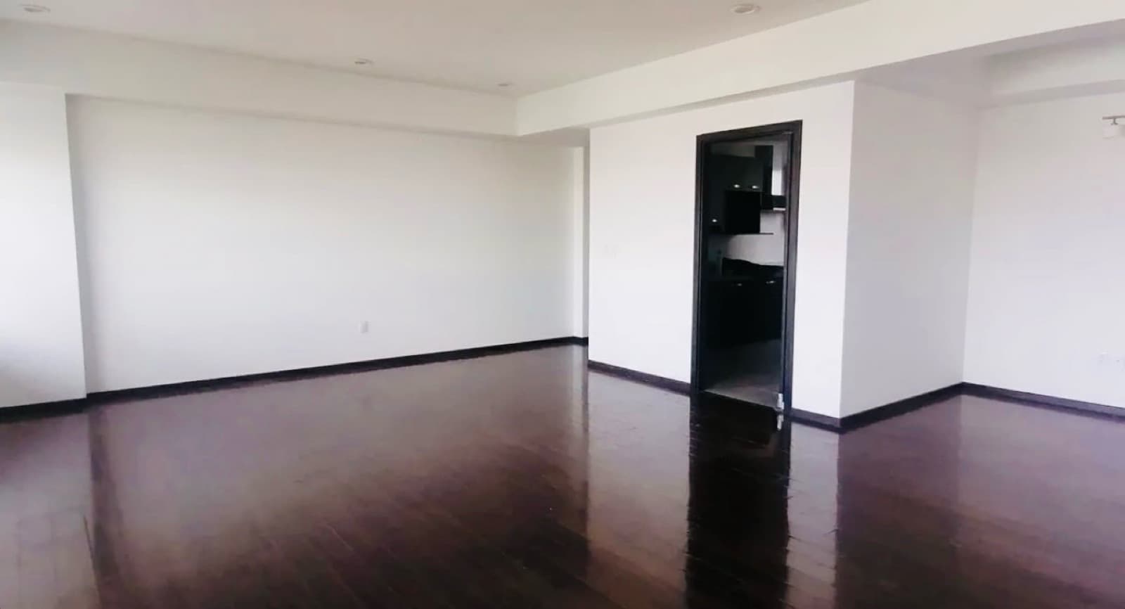 Apartment for sale in Santa Fe, Sendero: very spacious, 3 bedrooms, 2 parking spaces, amenities, security