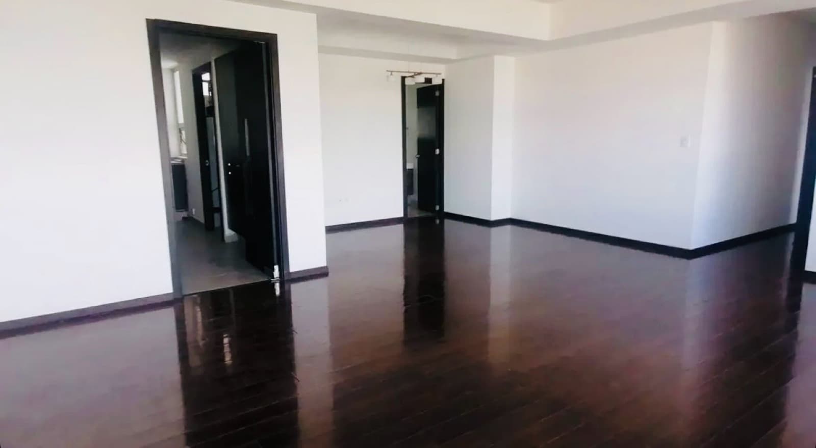 Apartment for sale in Santa Fe, Sendero: very spacious, 3 bedrooms, 2 parking spaces, amenities, security