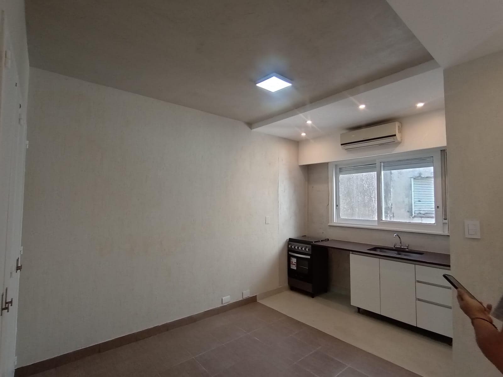 FLORES NORTE: 2-ROOM APARTMENT, 2ND FLOOR (ACCESS BY STAIRS) FOR SALE
