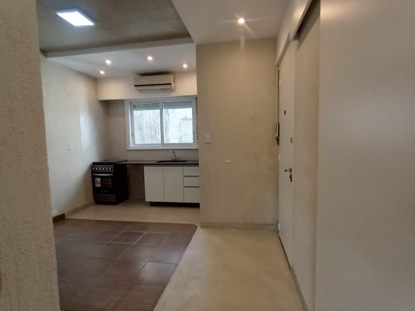 FLORES NORTE: 2-ROOM APARTMENT, 2ND FLOOR (ACCESS BY STAIRS) FOR SALE