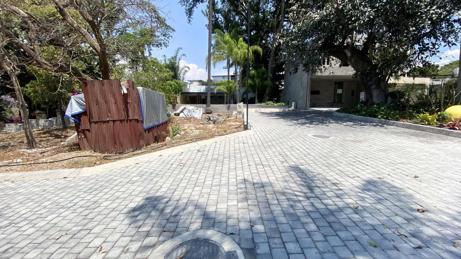 Land for sale in Cuernavaca, gated community, security.