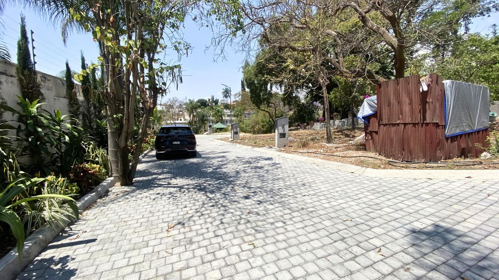 Land for sale in Cuernavaca, gated community, security.