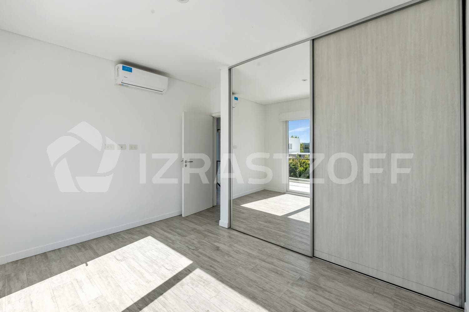 Casa en VENTA sobre lote central en Ayres Plaza